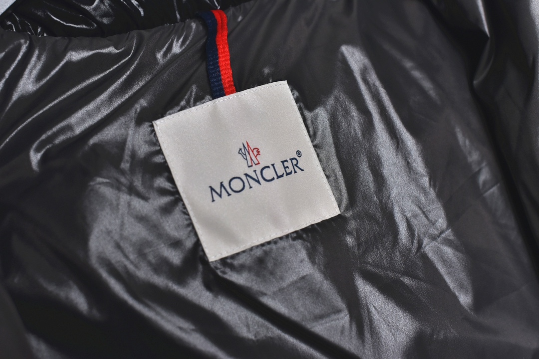 图片[4]-#SG 巅峰版 Moncler Maya 黑玛雅 「专供高端客户」🔺 真正独家填充国标90白鹅绒，不是国标90绒包退包赔，拉链五金独立开模制作。刺绣，纱线 经过计算机测绘 %99.99还原度 面料采用进口原渠道高密度纳米级面料 内里充绒超级饱满。无需过多赘述，欢迎货比三家，全年可售后，放心消费 尺码：1 2 3 4 5 6-选品中心