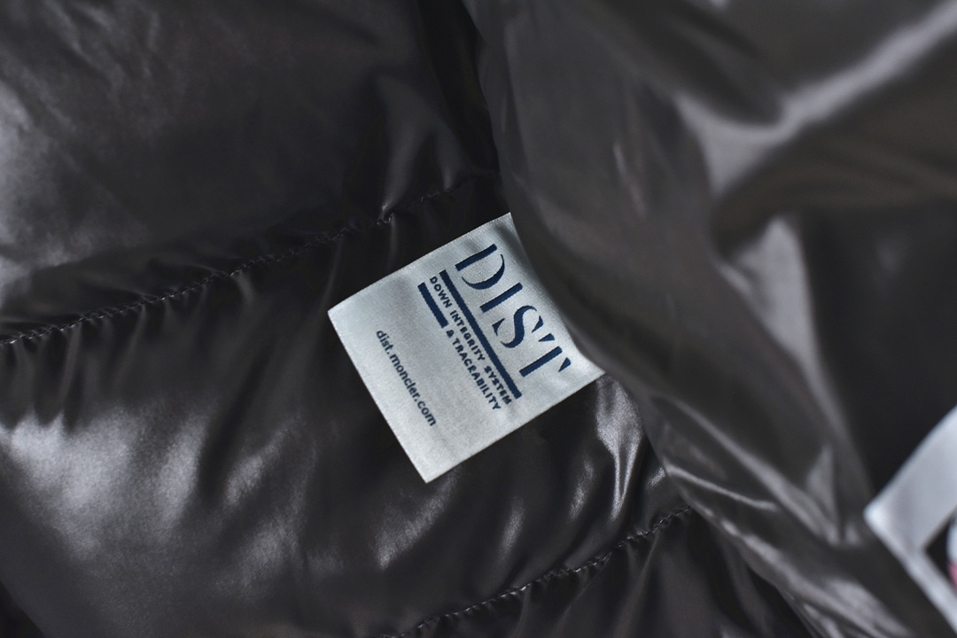 图片[9]-#SG 巅峰版 Moncler Maya 黑玛雅 「专供高端客户」🔺 真正独家填充国标90白鹅绒，不是国标90绒包退包赔，拉链五金独立开模制作。刺绣，纱线 经过计算机测绘 %99.99还原度 面料采用进口原渠道高密度纳米级面料 内里充绒超级饱满。无需过多赘述，欢迎货比三家，全年可售后，放心消费 尺码：1 2 3 4 5 6-选品中心