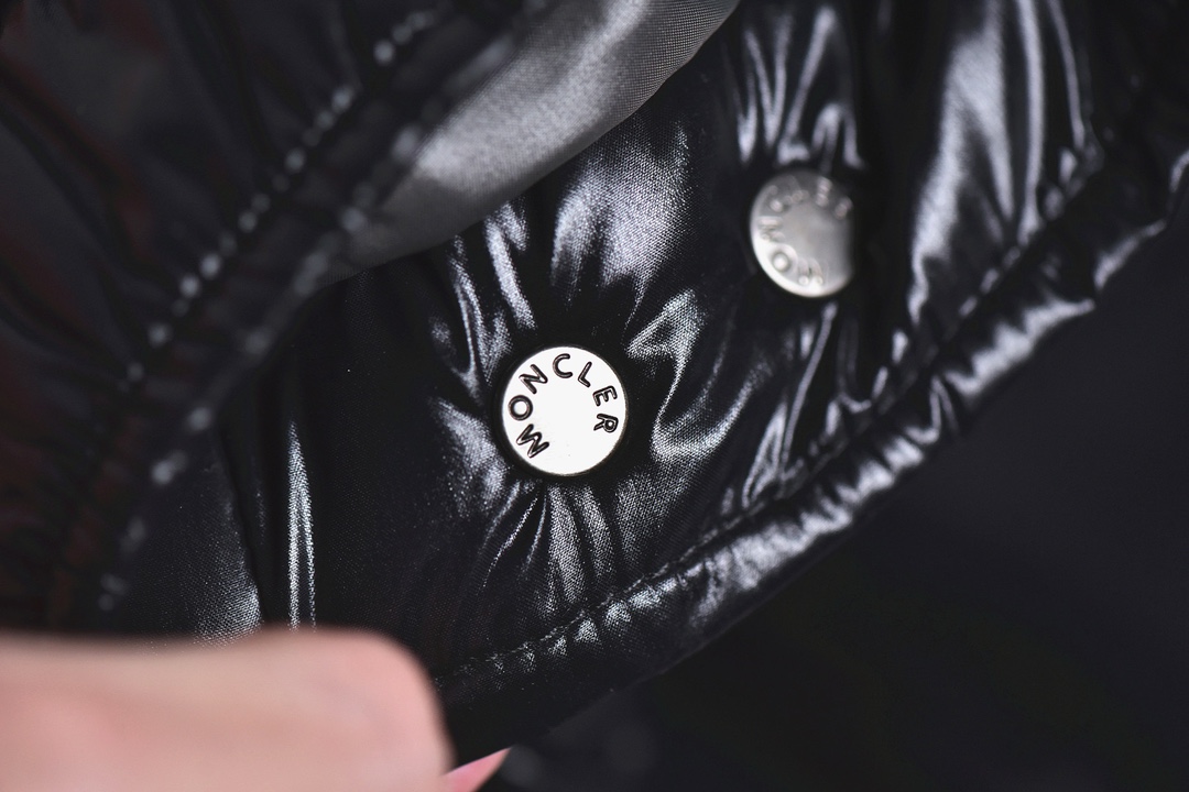 图片[6]-#SG 巅峰版 Moncler Maya 黑玛雅 「专供高端客户」🔺 真正独家填充国标90白鹅绒，不是国标90绒包退包赔，拉链五金独立开模制作。刺绣，纱线 经过计算机测绘 %99.99还原度 面料采用进口原渠道高密度纳米级面料 内里充绒超级饱满。无需过多赘述，欢迎货比三家，全年可售后，放心消费 尺码：1 2 3 4 5 6-选品中心