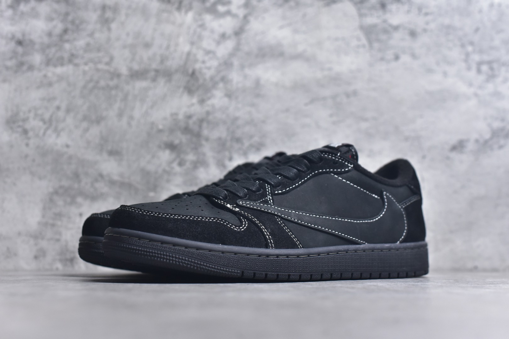 图片[2]-#Travis Scott x Fragment x Air Jordan 1 Low TS联名倒勾低帮板鞋 DM7866-200 错版灵感来源于洛杉矶球鞋店铺收到一双特别的错版 Air Jordan 1“Gold Toe” 的倒钩 勾子倒过来 之后抄近20000美元 研发出反向勾的设计 尺码：36 36.5 37.5 38 38.5 39 40 40.5 41 42 42.5 43 44 44.5 45 46 47-选品中心