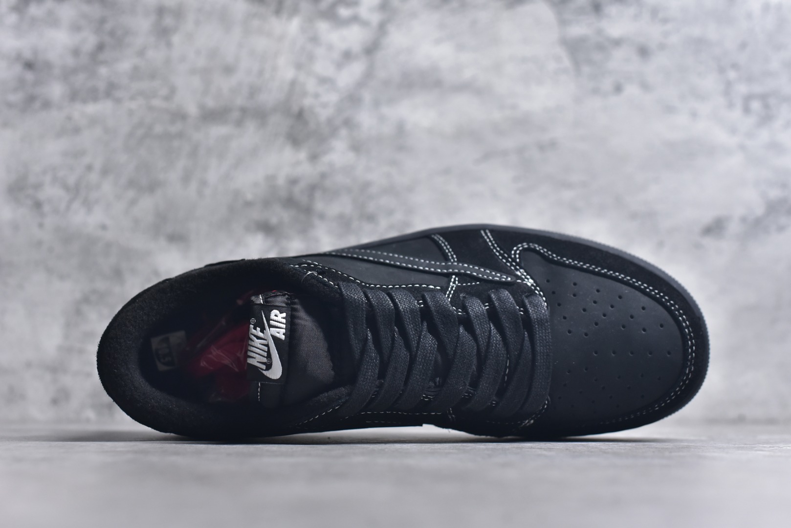 图片[4]-#Travis Scott x Fragment x Air Jordan 1 Low TS联名倒勾低帮板鞋 DM7866-200 错版灵感来源于洛杉矶球鞋店铺收到一双特别的错版 Air Jordan 1“Gold Toe” 的倒钩 勾子倒过来 之后抄近20000美元 研发出反向勾的设计 尺码：36 36.5 37.5 38 38.5 39 40 40.5 41 42 42.5 43 44 44.5 45 46 47-选品中心