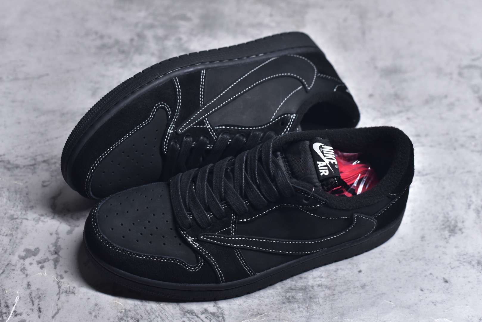 图片[7]-#Travis Scott x Fragment x Air Jordan 1 Low TS联名倒勾低帮板鞋 DM7866-200 错版灵感来源于洛杉矶球鞋店铺收到一双特别的错版 Air Jordan 1“Gold Toe” 的倒钩 勾子倒过来 之后抄近20000美元 研发出反向勾的设计 尺码：36 36.5 37.5 38 38.5 39 40 40.5 41 42 42.5 43 44 44.5 45 46 47-选品中心
