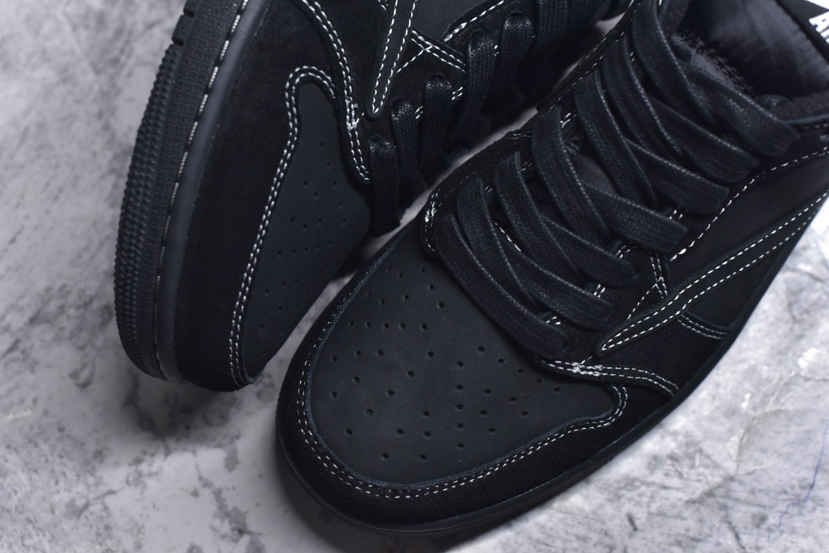 图片[8]-#Travis Scott x Fragment x Air Jordan 1 Low TS联名倒勾低帮板鞋 DM7866-200 错版灵感来源于洛杉矶球鞋店铺收到一双特别的错版 Air Jordan 1“Gold Toe” 的倒钩 勾子倒过来 之后抄近20000美元 研发出反向勾的设计 尺码：36 36.5 37.5 38 38.5 39 40 40.5 41 42 42.5 43 44 44.5 45 46 47-选品中心