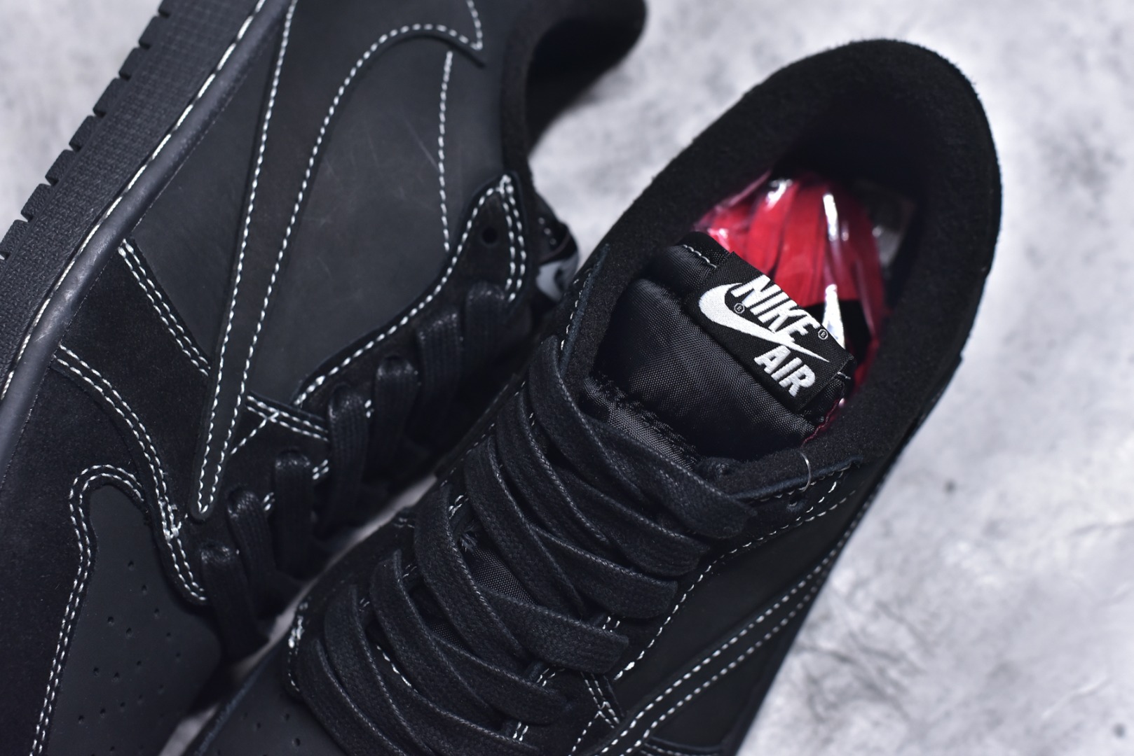 图片[9]-#Travis Scott x Fragment x Air Jordan 1 Low TS联名倒勾低帮板鞋 DM7866-200 错版灵感来源于洛杉矶球鞋店铺收到一双特别的错版 Air Jordan 1“Gold Toe” 的倒钩 勾子倒过来 之后抄近20000美元 研发出反向勾的设计 尺码：36 36.5 37.5 38 38.5 39 40 40.5 41 42 42.5 43 44 44.5 45 46 47-选品中心