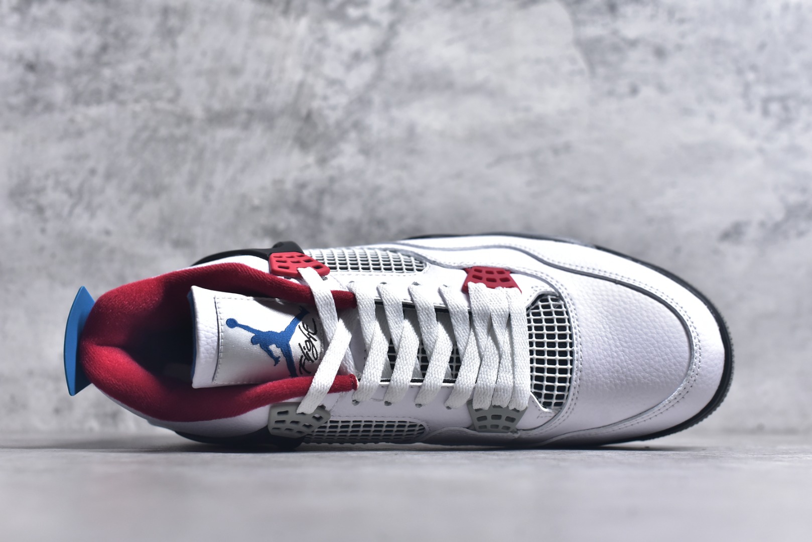图片[4]-#Air Jordan AJ4 Retro 耗时半年巨作 全套原纸板楦头开发 调试30余版 确保原汁原味完美呈现四代版型 一比一鞋头弧度高度趴度鞋身弧度 此版本只针对中端市场 皮料材质有所更替 其他数据细节工艺流程均保持公司一致 细节品控鞋型随意秒杀市面3XX 4XX 原厂TPU网格鞋带扣 正确内里网布 菱角分明不变形无多余毛边 柔软性质感一致于原鞋 原厂织唛标 原厂飞人电绣工艺 独家绑鞋带手法 印刷中底布 四线拉帮 米色美纹纸贴合固定 进口港宝加持 后跟自然饱满 全鞋荧光划线卡点 追求极致完美 每一双都是工艺品 多重QC质检 超越公司货的品控标准 实实在在的免检产品 尺码：40 40.5 41 42 42.5 43 44 44.5 45 46 47.5-选品中心