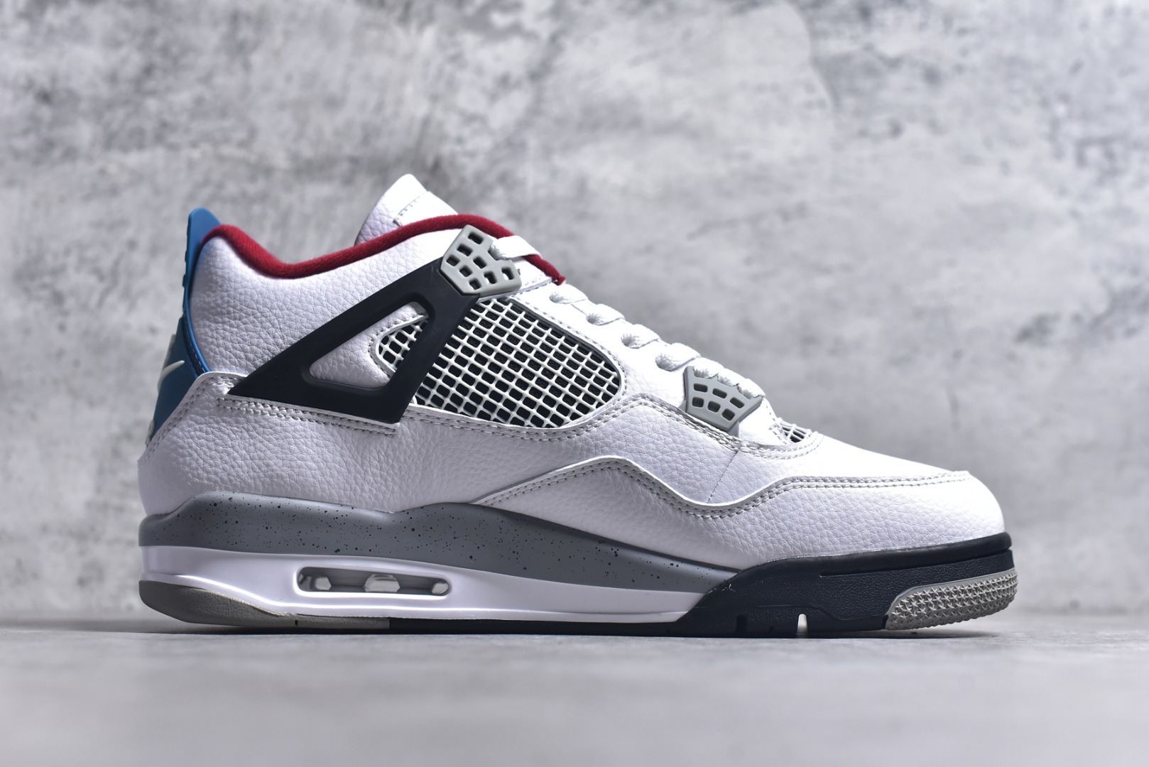 图片[3]-#Air Jordan AJ4 Retro 耗时半年巨作 全套原纸板楦头开发 调试30余版 确保原汁原味完美呈现四代版型 一比一鞋头弧度高度趴度鞋身弧度 此版本只针对中端市场 皮料材质有所更替 其他数据细节工艺流程均保持公司一致 细节品控鞋型随意秒杀市面3XX 4XX 原厂TPU网格鞋带扣 正确内里网布 菱角分明不变形无多余毛边 柔软性质感一致于原鞋 原厂织唛标 原厂飞人电绣工艺 独家绑鞋带手法 印刷中底布 四线拉帮 米色美纹纸贴合固定 进口港宝加持 后跟自然饱满 全鞋荧光划线卡点 追求极致完美 每一双都是工艺品 多重QC质检 超越公司货的品控标准 实实在在的免检产品 尺码：40 40.5 41 42 42.5 43 44 44.5 45 46 47.5-选品中心