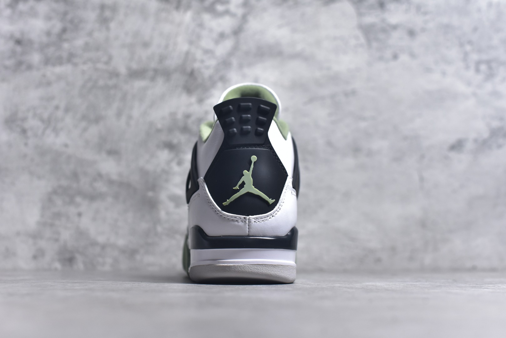 图片[5]-#Air Jordan AJ4 Retro 耗时半年巨作 全套原纸板楦头开发 调试30余版 确保原汁原味完美呈现四代版型 一比一鞋头弧度高度趴度鞋身弧度 此版本只针对中端市场 皮料材质有所更替 其他数据细节工艺流程均保持公司一致 细节品控鞋型随意秒杀市面3XX 4XX 原厂TPU网格鞋带扣 正确内里网布 菱角分明不变形无多余毛边 柔软性质感一致于原鞋 原厂织唛标 原厂飞人电绣工艺 独家绑鞋带手法 印刷中底布 四线拉帮 米色美纹纸贴合固定 进口港宝加持 后跟自然饱满 全鞋荧光划线卡点 追求极致完美 每一双都是工艺品 多重QC质检 超越公司货的品控标准 实实在在的免检产品 尺码：40 40.5 41 42 42.5 43 44 44.5 45 46 47.5-选品中心