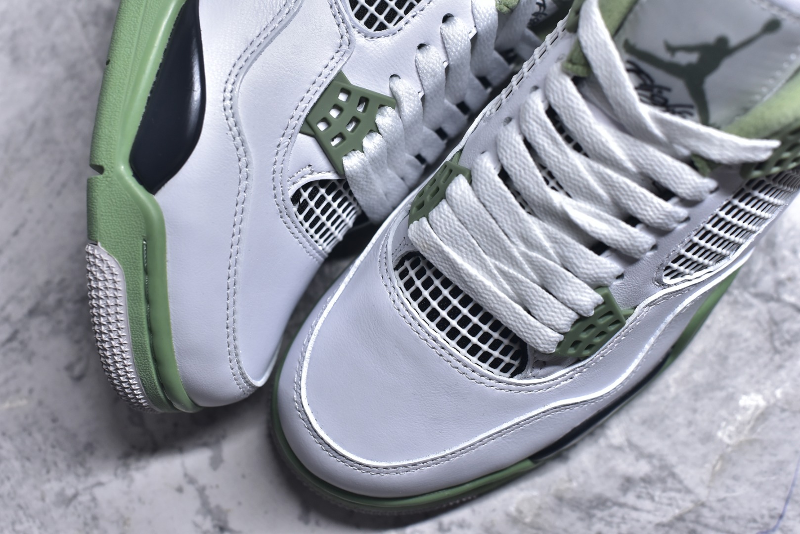 图片[8]-#Air Jordan AJ4 Retro 耗时半年巨作 全套原纸板楦头开发 调试30余版 确保原汁原味完美呈现四代版型 一比一鞋头弧度高度趴度鞋身弧度 此版本只针对中端市场 皮料材质有所更替 其他数据细节工艺流程均保持公司一致 细节品控鞋型随意秒杀市面3XX 4XX 原厂TPU网格鞋带扣 正确内里网布 菱角分明不变形无多余毛边 柔软性质感一致于原鞋 原厂织唛标 原厂飞人电绣工艺 独家绑鞋带手法 印刷中底布 四线拉帮 米色美纹纸贴合固定 进口港宝加持 后跟自然饱满 全鞋荧光划线卡点 追求极致完美 每一双都是工艺品 多重QC质检 超越公司货的品控标准 实实在在的免检产品 尺码：40 40.5 41 42 42.5 43 44 44.5 45 46 47.5-选品中心
