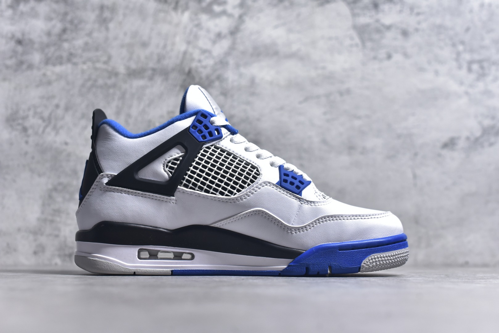 图片[3]-#Air Jordan AJ4 Retro 耗时半年巨作 全套原纸板楦头开发 调试30余版 确保原汁原味完美呈现四代版型 一比一鞋头弧度高度趴度鞋身弧度 此版本只针对中端市场 皮料材质有所更替 其他数据细节工艺流程均保持公司一致 细节品控鞋型随意秒杀市面3XX 4XX 原厂TPU网格鞋带扣 正确内里网布 菱角分明不变形无多余毛边 柔软性质感一致于原鞋 原厂织唛标 原厂飞人电绣工艺 独家绑鞋带手法 印刷中底布 四线拉帮 米色美纹纸贴合固定 进口港宝加持 后跟自然饱满 全鞋荧光划线卡点 追求极致完美 每一双都是工艺品 多重QC质检 超越公司货的品控标准 实实在在的免检产品 尺码：40 40.5 41 42 42.5 43 44 44.5 45 46 47.5-选品中心