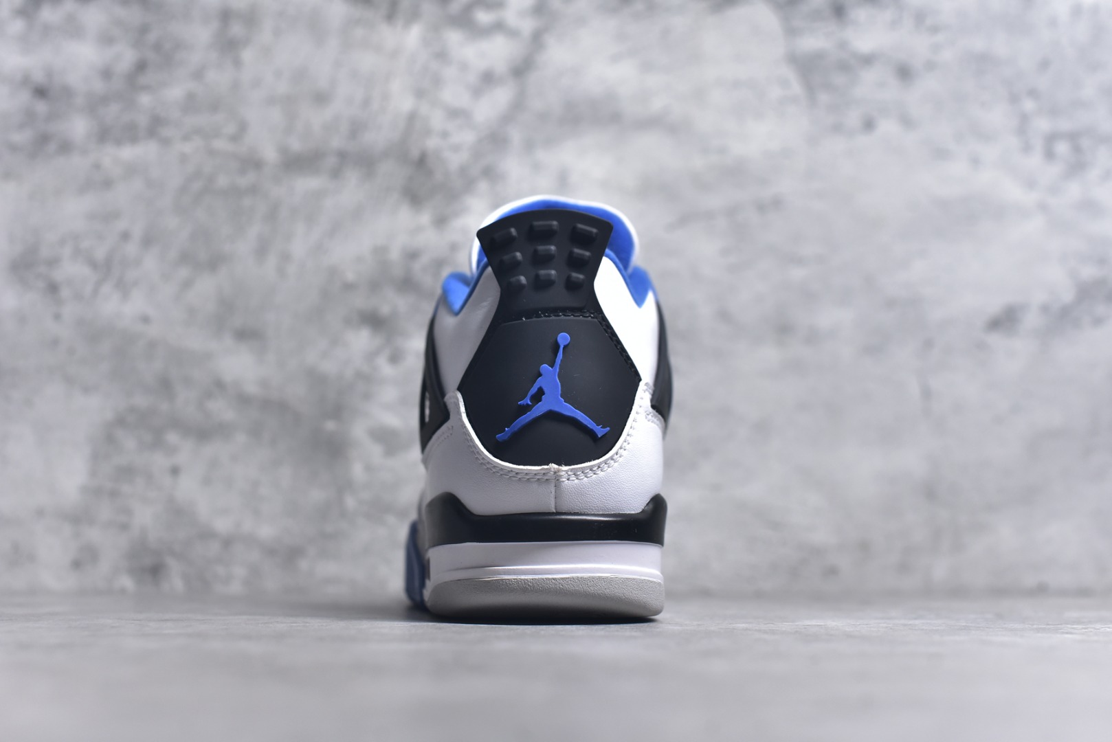 图片[5]-#Air Jordan AJ4 Retro 耗时半年巨作 全套原纸板楦头开发 调试30余版 确保原汁原味完美呈现四代版型 一比一鞋头弧度高度趴度鞋身弧度 此版本只针对中端市场 皮料材质有所更替 其他数据细节工艺流程均保持公司一致 细节品控鞋型随意秒杀市面3XX 4XX 原厂TPU网格鞋带扣 正确内里网布 菱角分明不变形无多余毛边 柔软性质感一致于原鞋 原厂织唛标 原厂飞人电绣工艺 独家绑鞋带手法 印刷中底布 四线拉帮 米色美纹纸贴合固定 进口港宝加持 后跟自然饱满 全鞋荧光划线卡点 追求极致完美 每一双都是工艺品 多重QC质检 超越公司货的品控标准 实实在在的免检产品 尺码：40 40.5 41 42 42.5 43 44 44.5 45 46 47.5-选品中心