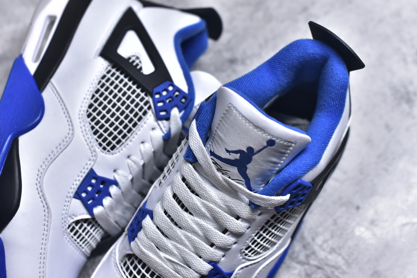 图片[9]-#Air Jordan AJ4 Retro 耗时半年巨作 全套原纸板楦头开发 调试30余版 确保原汁原味完美呈现四代版型 一比一鞋头弧度高度趴度鞋身弧度 此版本只针对中端市场 皮料材质有所更替 其他数据细节工艺流程均保持公司一致 细节品控鞋型随意秒杀市面3XX 4XX 原厂TPU网格鞋带扣 正确内里网布 菱角分明不变形无多余毛边 柔软性质感一致于原鞋 原厂织唛标 原厂飞人电绣工艺 独家绑鞋带手法 印刷中底布 四线拉帮 米色美纹纸贴合固定 进口港宝加持 后跟自然饱满 全鞋荧光划线卡点 追求极致完美 每一双都是工艺品 多重QC质检 超越公司货的品控标准 实实在在的免检产品 尺码：40 40.5 41 42 42.5 43 44 44.5 45 46 47.5-选品中心