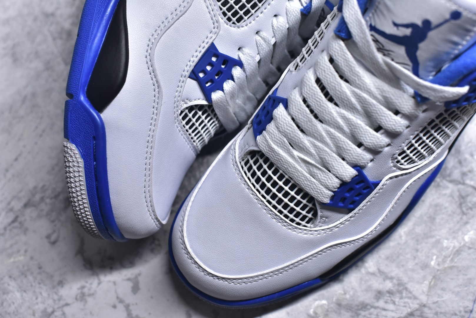图片[8]-#Air Jordan AJ4 Retro 耗时半年巨作 全套原纸板楦头开发 调试30余版 确保原汁原味完美呈现四代版型 一比一鞋头弧度高度趴度鞋身弧度 此版本只针对中端市场 皮料材质有所更替 其他数据细节工艺流程均保持公司一致 细节品控鞋型随意秒杀市面3XX 4XX 原厂TPU网格鞋带扣 正确内里网布 菱角分明不变形无多余毛边 柔软性质感一致于原鞋 原厂织唛标 原厂飞人电绣工艺 独家绑鞋带手法 印刷中底布 四线拉帮 米色美纹纸贴合固定 进口港宝加持 后跟自然饱满 全鞋荧光划线卡点 追求极致完美 每一双都是工艺品 多重QC质检 超越公司货的品控标准 实实在在的免检产品 尺码：40 40.5 41 42 42.5 43 44 44.5 45 46 47.5-选品中心