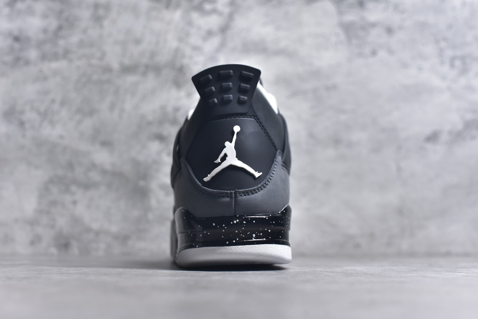 图片[5]-#Air Jordan AJ4 Retro 耗时半年巨作 全套原纸板楦头开发 调试30余版 确保原汁原味完美呈现四代版型 一比一鞋头弧度高度趴度鞋身弧度 此版本只针对中端市场 皮料材质有所更替 其他数据细节工艺流程均保持公司一致 细节品控鞋型随意秒杀市面3XX 4XX 原厂TPU网格鞋带扣 正确内里网布 菱角分明不变形无多余毛边 柔软性质感一致于原鞋 原厂织唛标 原厂飞人电绣工艺 独家绑鞋带手法 印刷中底布 四线拉帮 米色美纹纸贴合固定 进口港宝加持 后跟自然饱满 全鞋荧光划线卡点 追求极致完美 每一双都是工艺品 多重QC质检 超越公司货的品控标准 实实在在的免检产品 尺码：40 40.5 41 42 42.5 43 44 44.5 45 46 47.5-选品中心
