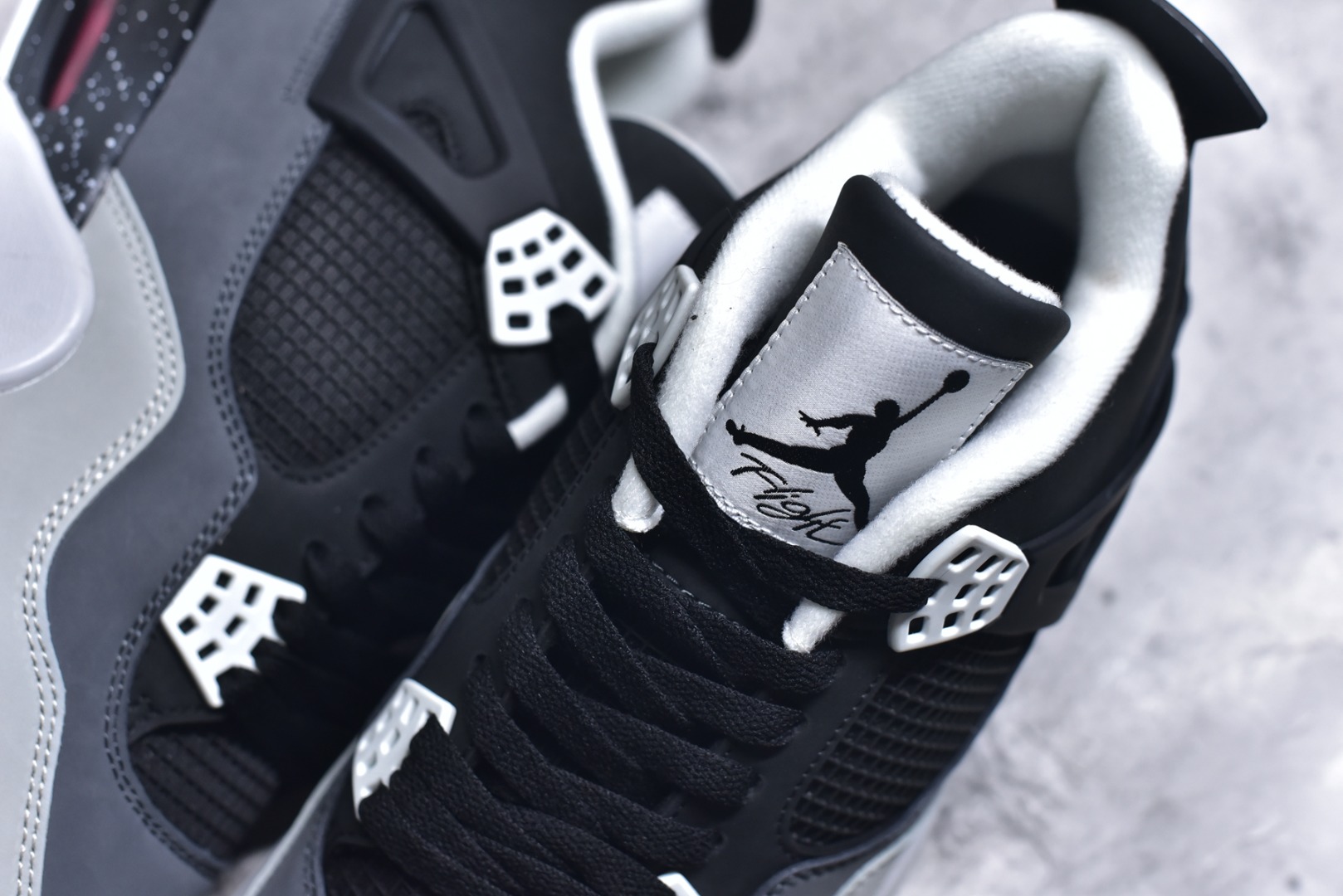 图片[9]-#Air Jordan AJ4 Retro 耗时半年巨作 全套原纸板楦头开发 调试30余版 确保原汁原味完美呈现四代版型 一比一鞋头弧度高度趴度鞋身弧度 此版本只针对中端市场 皮料材质有所更替 其他数据细节工艺流程均保持公司一致 细节品控鞋型随意秒杀市面3XX 4XX 原厂TPU网格鞋带扣 正确内里网布 菱角分明不变形无多余毛边 柔软性质感一致于原鞋 原厂织唛标 原厂飞人电绣工艺 独家绑鞋带手法 印刷中底布 四线拉帮 米色美纹纸贴合固定 进口港宝加持 后跟自然饱满 全鞋荧光划线卡点 追求极致完美 每一双都是工艺品 多重QC质检 超越公司货的品控标准 实实在在的免检产品 尺码：40 40.5 41 42 42.5 43 44 44.5 45 46 47.5-选品中心