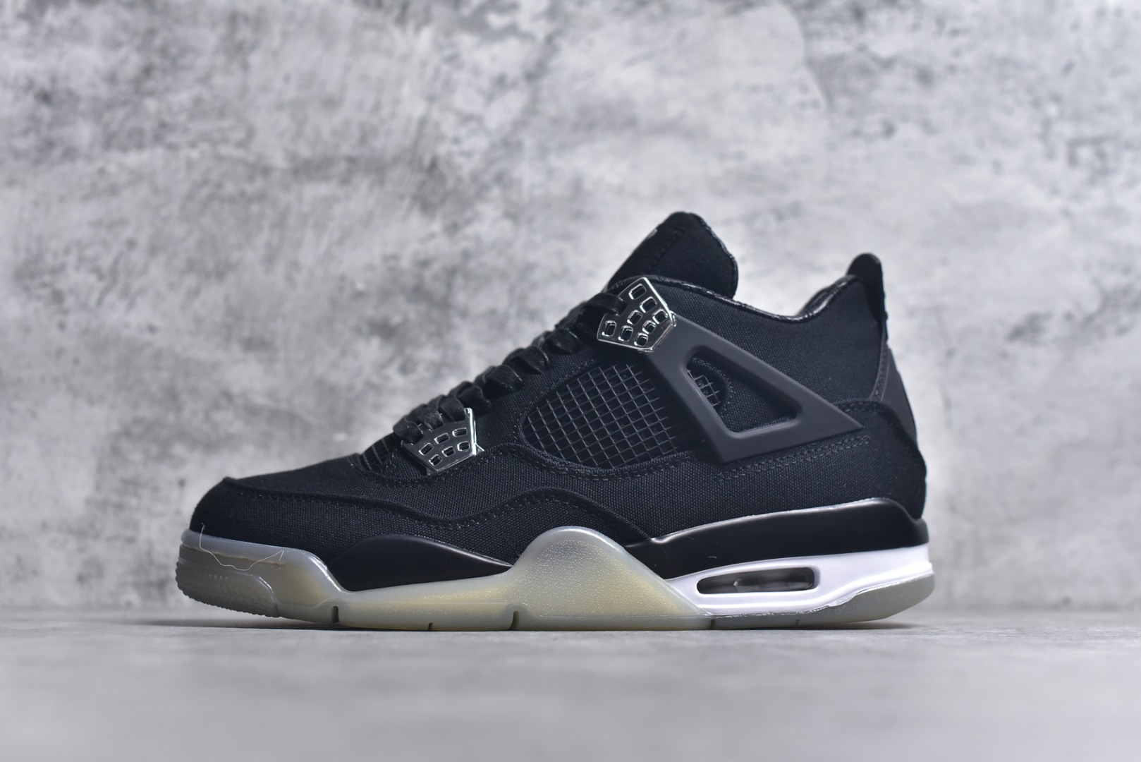 #Air Jordan AJ4 Retro 耗时半年巨作 全套原纸板楦头开发 调试30余版 确保原汁原味完美呈现四代版型 一比一鞋头弧度高度趴度鞋身弧度 此版本只针对中端市场 皮料材质有所更替 其他数据细节工艺流程均保持公司一致 细节品控鞋型随意秒杀市面3XX 4XX 原厂TPU网格鞋带扣 正确内里网布 菱角分明不变形无多余毛边 柔软性质感一致于原鞋 原厂织唛标 原厂飞人电绣工艺 独家绑鞋带手法 印刷中底布 四线拉帮 米色美纹纸贴合固定 进口港宝加持 后跟自然饱满 全鞋荧光划线卡点 追求极致完美 每一双都是工艺品 多重QC质检 超越公司货的品控标准 实实在在的免检产品 尺码：40 40.5 41 42 42.5 43 44 44.5 45 46 47.5-选品中心