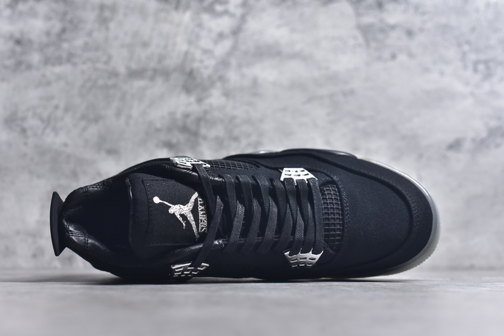 图片[4]-#Air Jordan AJ4 Retro 耗时半年巨作 全套原纸板楦头开发 调试30余版 确保原汁原味完美呈现四代版型 一比一鞋头弧度高度趴度鞋身弧度 此版本只针对中端市场 皮料材质有所更替 其他数据细节工艺流程均保持公司一致 细节品控鞋型随意秒杀市面3XX 4XX 原厂TPU网格鞋带扣 正确内里网布 菱角分明不变形无多余毛边 柔软性质感一致于原鞋 原厂织唛标 原厂飞人电绣工艺 独家绑鞋带手法 印刷中底布 四线拉帮 米色美纹纸贴合固定 进口港宝加持 后跟自然饱满 全鞋荧光划线卡点 追求极致完美 每一双都是工艺品 多重QC质检 超越公司货的品控标准 实实在在的免检产品 尺码：40 40.5 41 42 42.5 43 44 44.5 45 46 47.5-选品中心