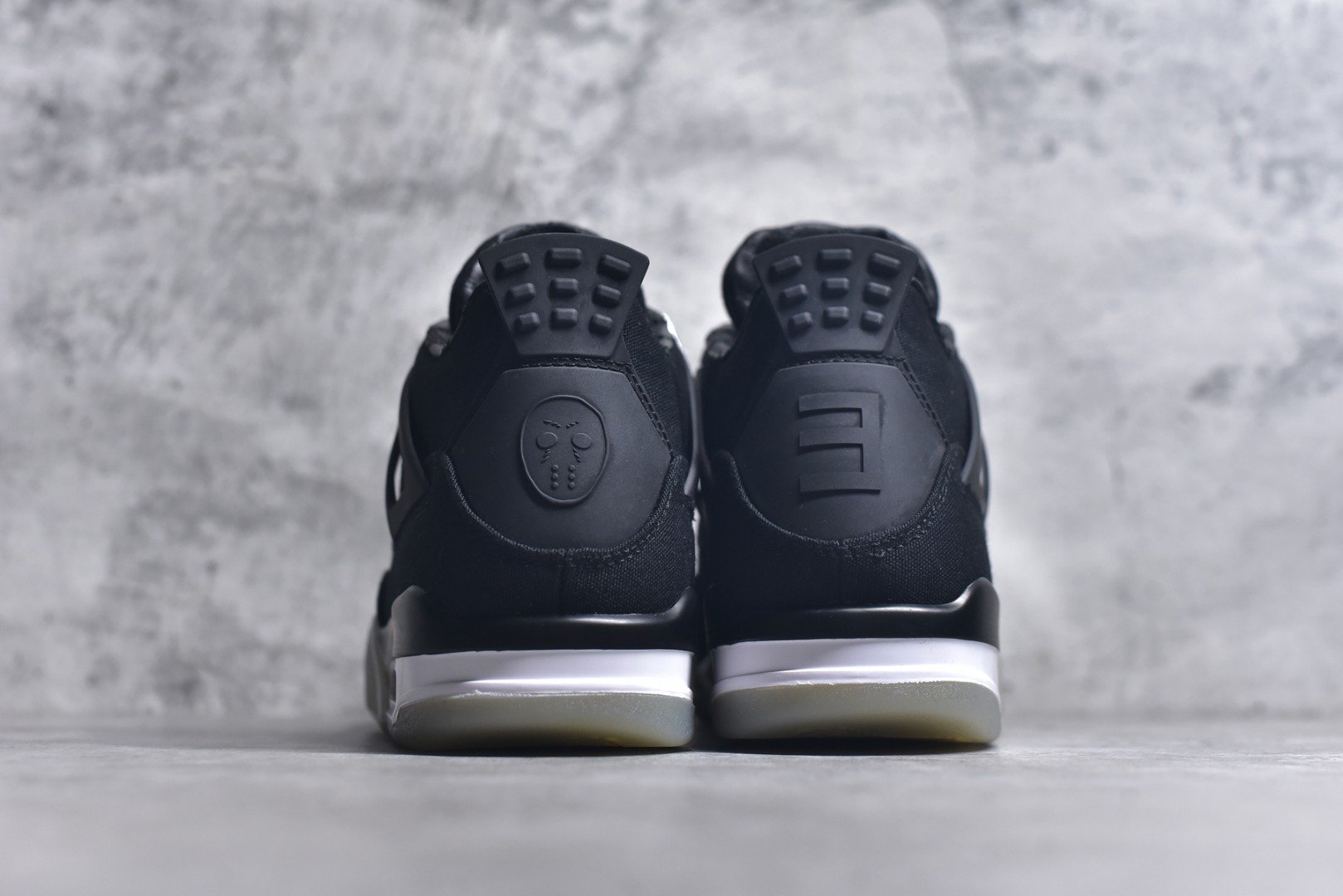 图片[5]-#Air Jordan AJ4 Retro 耗时半年巨作 全套原纸板楦头开发 调试30余版 确保原汁原味完美呈现四代版型 一比一鞋头弧度高度趴度鞋身弧度 此版本只针对中端市场 皮料材质有所更替 其他数据细节工艺流程均保持公司一致 细节品控鞋型随意秒杀市面3XX 4XX 原厂TPU网格鞋带扣 正确内里网布 菱角分明不变形无多余毛边 柔软性质感一致于原鞋 原厂织唛标 原厂飞人电绣工艺 独家绑鞋带手法 印刷中底布 四线拉帮 米色美纹纸贴合固定 进口港宝加持 后跟自然饱满 全鞋荧光划线卡点 追求极致完美 每一双都是工艺品 多重QC质检 超越公司货的品控标准 实实在在的免检产品 尺码：40 40.5 41 42 42.5 43 44 44.5 45 46 47.5-选品中心