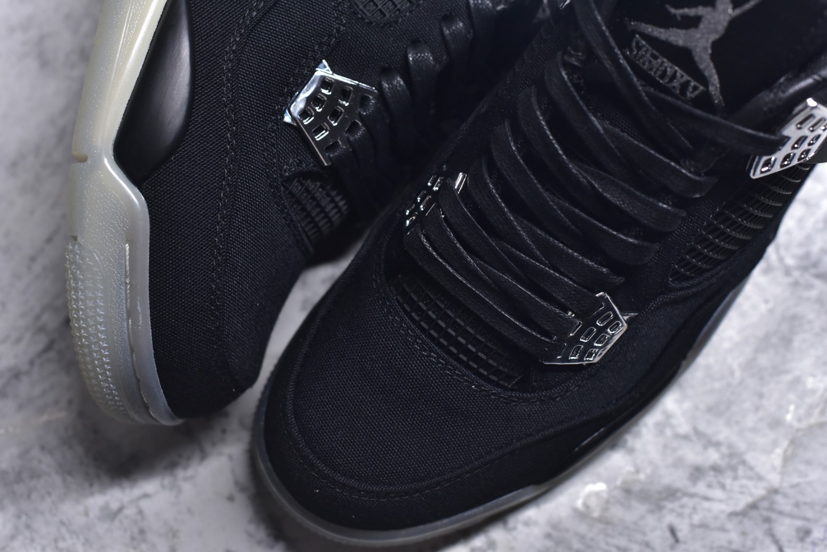 图片[8]-#Air Jordan AJ4 Retro 耗时半年巨作 全套原纸板楦头开发 调试30余版 确保原汁原味完美呈现四代版型 一比一鞋头弧度高度趴度鞋身弧度 此版本只针对中端市场 皮料材质有所更替 其他数据细节工艺流程均保持公司一致 细节品控鞋型随意秒杀市面3XX 4XX 原厂TPU网格鞋带扣 正确内里网布 菱角分明不变形无多余毛边 柔软性质感一致于原鞋 原厂织唛标 原厂飞人电绣工艺 独家绑鞋带手法 印刷中底布 四线拉帮 米色美纹纸贴合固定 进口港宝加持 后跟自然饱满 全鞋荧光划线卡点 追求极致完美 每一双都是工艺品 多重QC质检 超越公司货的品控标准 实实在在的免检产品 尺码：40 40.5 41 42 42.5 43 44 44.5 45 46 47.5-选品中心