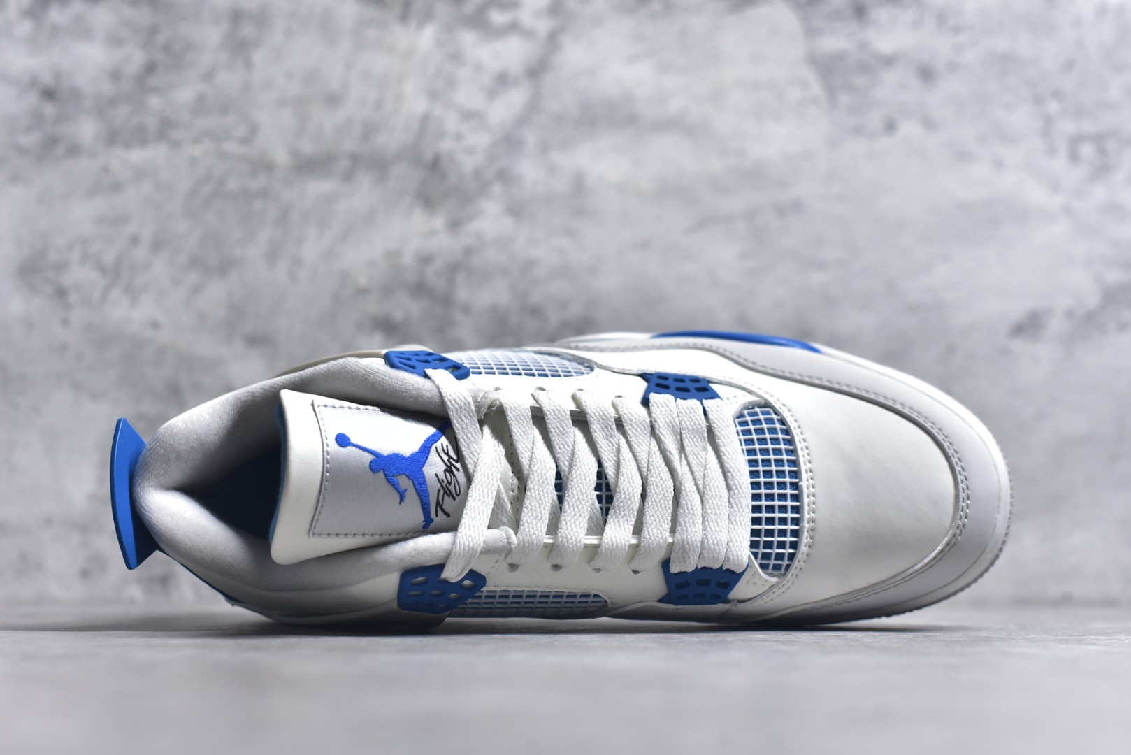 图片[4]-#Air Jordan AJ4 Retro 耗时半年巨作 全套原纸板楦头开发 调试30余版 确保原汁原味完美呈现四代版型 一比一鞋头弧度高度趴度鞋身弧度 此版本只针对中端市场 皮料材质有所更替 其他数据细节工艺流程均保持公司一致 细节品控鞋型随意秒杀市面3XX 4XX 原厂TPU网格鞋带扣 正确内里网布 菱角分明不变形无多余毛边 柔软性质感一致于原鞋 原厂织唛标 原厂飞人电绣工艺 独家绑鞋带手法 印刷中底布 四线拉帮 米色美纹纸贴合固定 进口港宝加持 后跟自然饱满 全鞋荧光划线卡点 追求极致完美 每一双都是工艺品 多重QC质检 超越公司货的品控标准 实实在在的免检产品 尺码：40 40.5 41 42 42.5 43 44 44.5 45 46 47.5-选品中心