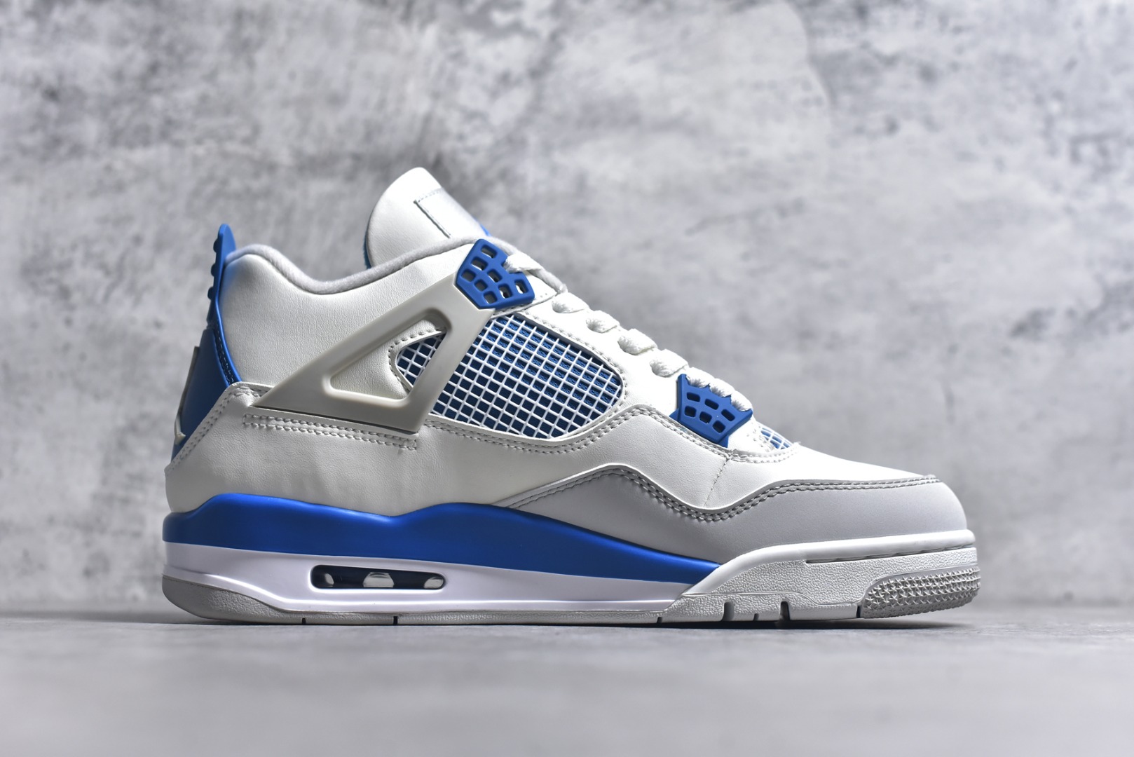 图片[3]-#Air Jordan AJ4 Retro 耗时半年巨作 全套原纸板楦头开发 调试30余版 确保原汁原味完美呈现四代版型 一比一鞋头弧度高度趴度鞋身弧度 此版本只针对中端市场 皮料材质有所更替 其他数据细节工艺流程均保持公司一致 细节品控鞋型随意秒杀市面3XX 4XX 原厂TPU网格鞋带扣 正确内里网布 菱角分明不变形无多余毛边 柔软性质感一致于原鞋 原厂织唛标 原厂飞人电绣工艺 独家绑鞋带手法 印刷中底布 四线拉帮 米色美纹纸贴合固定 进口港宝加持 后跟自然饱满 全鞋荧光划线卡点 追求极致完美 每一双都是工艺品 多重QC质检 超越公司货的品控标准 实实在在的免检产品 尺码：40 40.5 41 42 42.5 43 44 44.5 45 46 47.5-选品中心