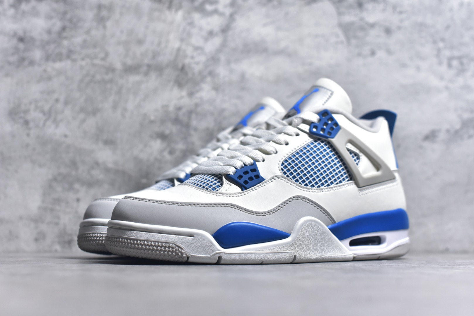 图片[2]-#Air Jordan AJ4 Retro 耗时半年巨作 全套原纸板楦头开发 调试30余版 确保原汁原味完美呈现四代版型 一比一鞋头弧度高度趴度鞋身弧度 此版本只针对中端市场 皮料材质有所更替 其他数据细节工艺流程均保持公司一致 细节品控鞋型随意秒杀市面3XX 4XX 原厂TPU网格鞋带扣 正确内里网布 菱角分明不变形无多余毛边 柔软性质感一致于原鞋 原厂织唛标 原厂飞人电绣工艺 独家绑鞋带手法 印刷中底布 四线拉帮 米色美纹纸贴合固定 进口港宝加持 后跟自然饱满 全鞋荧光划线卡点 追求极致完美 每一双都是工艺品 多重QC质检 超越公司货的品控标准 实实在在的免检产品 尺码：40 40.5 41 42 42.5 43 44 44.5 45 46 47.5-选品中心