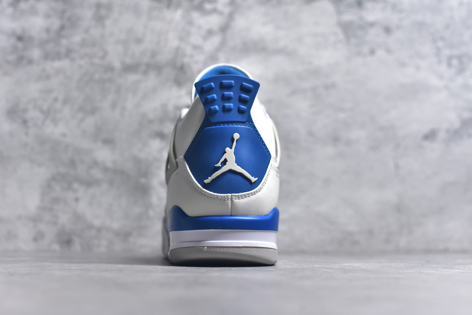 图片[5]-#Air Jordan AJ4 Retro 耗时半年巨作 全套原纸板楦头开发 调试30余版 确保原汁原味完美呈现四代版型 一比一鞋头弧度高度趴度鞋身弧度 此版本只针对中端市场 皮料材质有所更替 其他数据细节工艺流程均保持公司一致 细节品控鞋型随意秒杀市面3XX 4XX 原厂TPU网格鞋带扣 正确内里网布 菱角分明不变形无多余毛边 柔软性质感一致于原鞋 原厂织唛标 原厂飞人电绣工艺 独家绑鞋带手法 印刷中底布 四线拉帮 米色美纹纸贴合固定 进口港宝加持 后跟自然饱满 全鞋荧光划线卡点 追求极致完美 每一双都是工艺品 多重QC质检 超越公司货的品控标准 实实在在的免检产品 尺码：40 40.5 41 42 42.5 43 44 44.5 45 46 47.5-选品中心