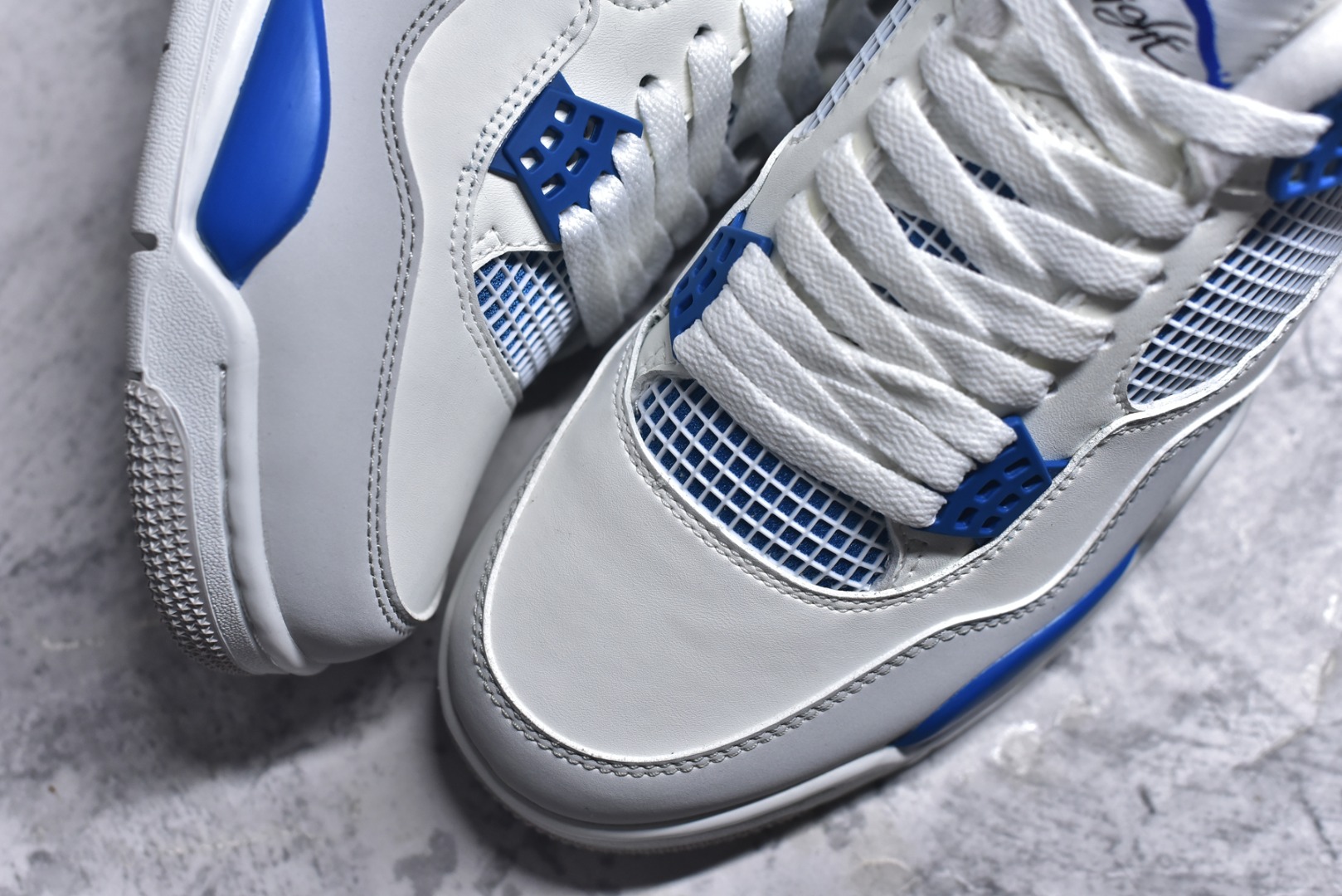 图片[8]-#Air Jordan AJ4 Retro 耗时半年巨作 全套原纸板楦头开发 调试30余版 确保原汁原味完美呈现四代版型 一比一鞋头弧度高度趴度鞋身弧度 此版本只针对中端市场 皮料材质有所更替 其他数据细节工艺流程均保持公司一致 细节品控鞋型随意秒杀市面3XX 4XX 原厂TPU网格鞋带扣 正确内里网布 菱角分明不变形无多余毛边 柔软性质感一致于原鞋 原厂织唛标 原厂飞人电绣工艺 独家绑鞋带手法 印刷中底布 四线拉帮 米色美纹纸贴合固定 进口港宝加持 后跟自然饱满 全鞋荧光划线卡点 追求极致完美 每一双都是工艺品 多重QC质检 超越公司货的品控标准 实实在在的免检产品 尺码：40 40.5 41 42 42.5 43 44 44.5 45 46 47.5-选品中心