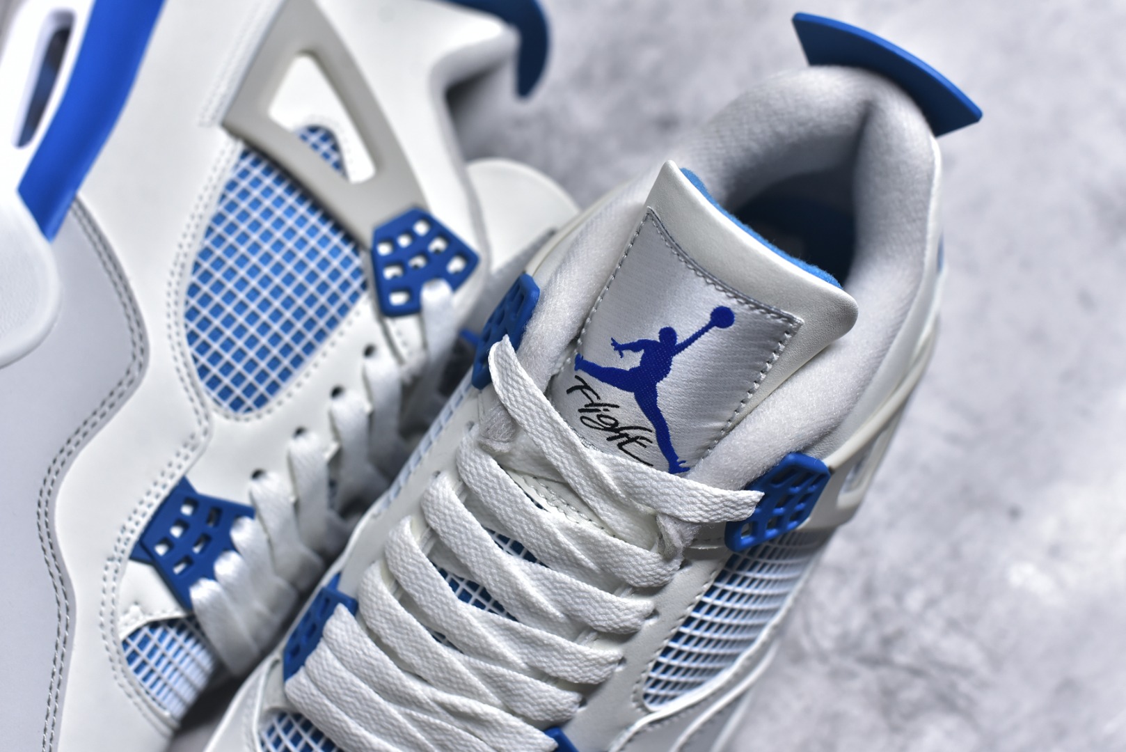 图片[9]-#Air Jordan AJ4 Retro 耗时半年巨作 全套原纸板楦头开发 调试30余版 确保原汁原味完美呈现四代版型 一比一鞋头弧度高度趴度鞋身弧度 此版本只针对中端市场 皮料材质有所更替 其他数据细节工艺流程均保持公司一致 细节品控鞋型随意秒杀市面3XX 4XX 原厂TPU网格鞋带扣 正确内里网布 菱角分明不变形无多余毛边 柔软性质感一致于原鞋 原厂织唛标 原厂飞人电绣工艺 独家绑鞋带手法 印刷中底布 四线拉帮 米色美纹纸贴合固定 进口港宝加持 后跟自然饱满 全鞋荧光划线卡点 追求极致完美 每一双都是工艺品 多重QC质检 超越公司货的品控标准 实实在在的免检产品 尺码：40 40.5 41 42 42.5 43 44 44.5 45 46 47.5-选品中心