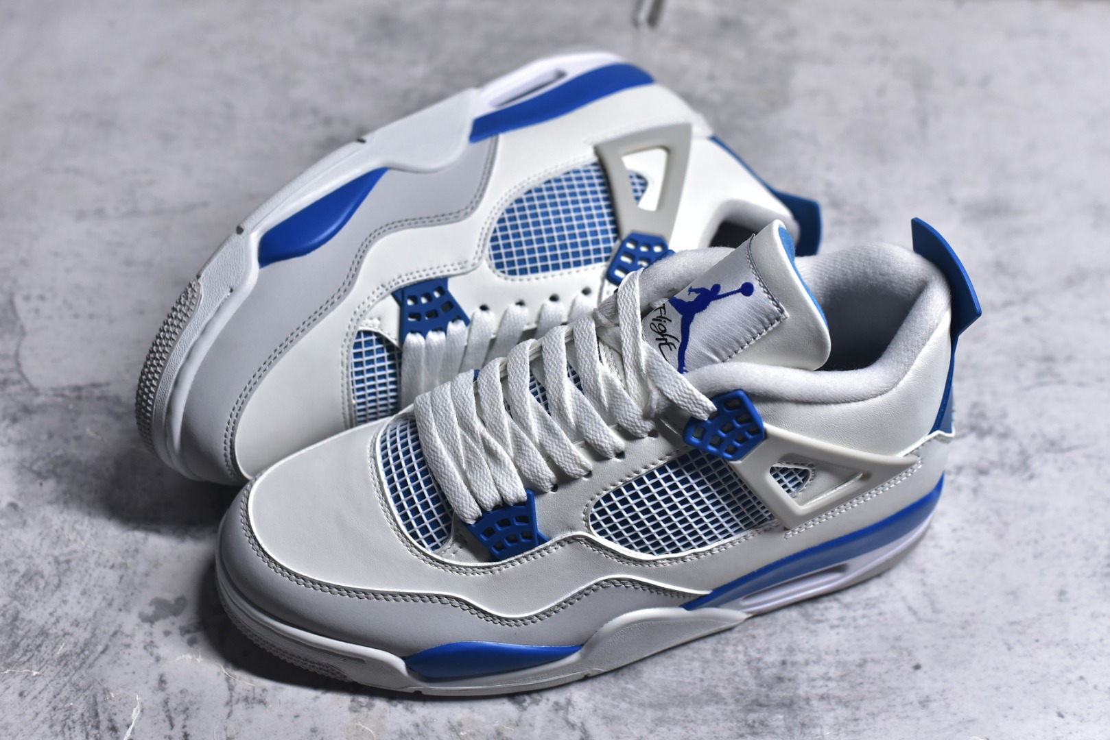 图片[7]-#Air Jordan AJ4 Retro 耗时半年巨作 全套原纸板楦头开发 调试30余版 确保原汁原味完美呈现四代版型 一比一鞋头弧度高度趴度鞋身弧度 此版本只针对中端市场 皮料材质有所更替 其他数据细节工艺流程均保持公司一致 细节品控鞋型随意秒杀市面3XX 4XX 原厂TPU网格鞋带扣 正确内里网布 菱角分明不变形无多余毛边 柔软性质感一致于原鞋 原厂织唛标 原厂飞人电绣工艺 独家绑鞋带手法 印刷中底布 四线拉帮 米色美纹纸贴合固定 进口港宝加持 后跟自然饱满 全鞋荧光划线卡点 追求极致完美 每一双都是工艺品 多重QC质检 超越公司货的品控标准 实实在在的免检产品 尺码：40 40.5 41 42 42.5 43 44 44.5 45 46 47.5-选品中心