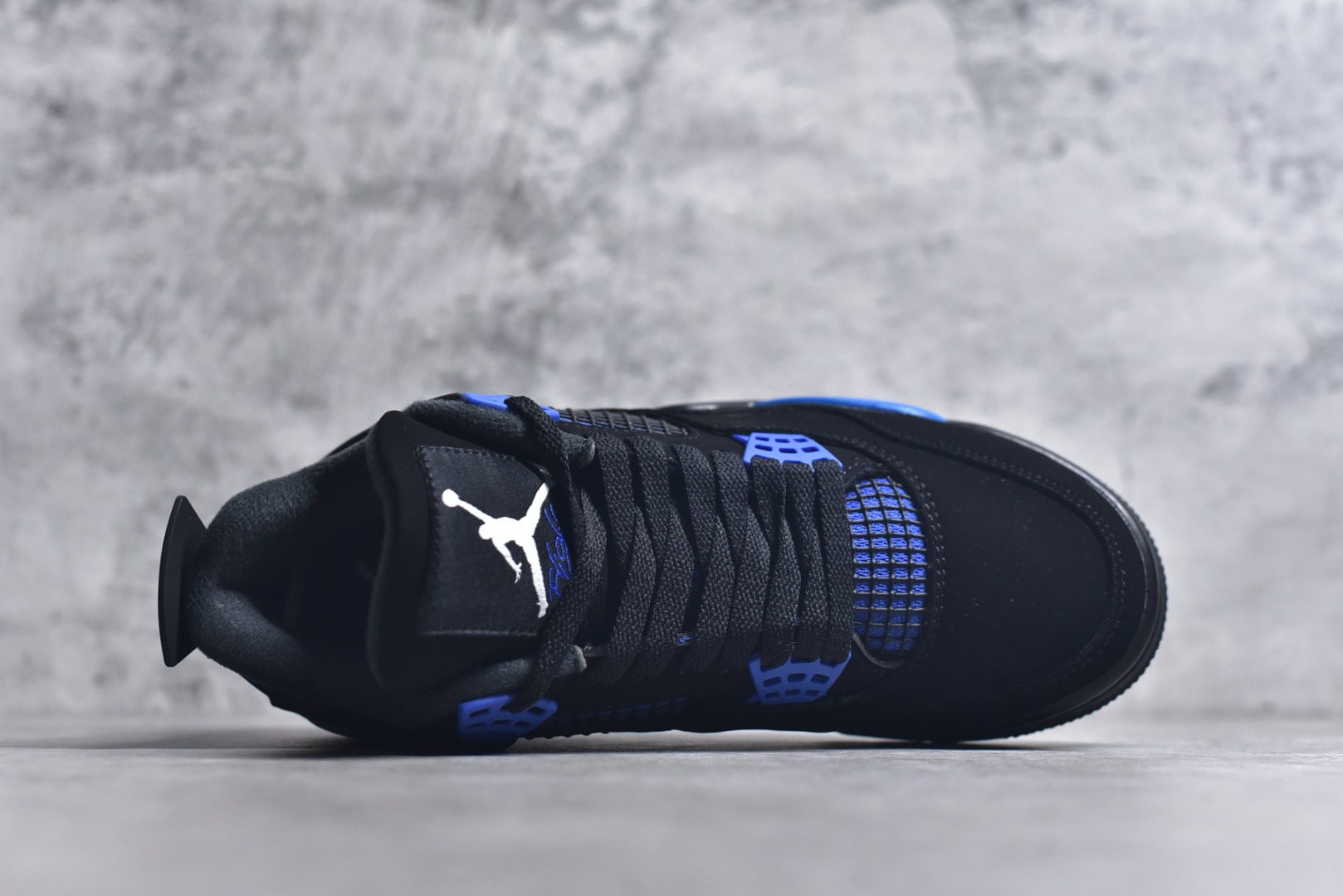 图片[4]-#Air Jordan AJ4 Retro 耗时半年巨作 全套原纸板楦头开发 调试30余版 确保原汁原味完美呈现四代版型 一比一鞋头弧度高度趴度鞋身弧度 此版本只针对中端市场 皮料材质有所更替 其他数据细节工艺流程均保持公司一致 细节品控鞋型随意秒杀市面3XX 4XX 原厂TPU网格鞋带扣 正确内里网布 菱角分明不变形无多余毛边 柔软性质感一致于原鞋 原厂织唛标 原厂飞人电绣工艺 独家绑鞋带手法 印刷中底布 四线拉帮 米色美纹纸贴合固定 进口港宝加持 后跟自然饱满 全鞋荧光划线卡点 追求极致完美 每一双都是工艺品 多重QC质检 超越公司货的品控标准 实实在在的免检产品 尺码：40 40.5 41 42 42.5 43 44 44.5 45 46 47.5-选品中心