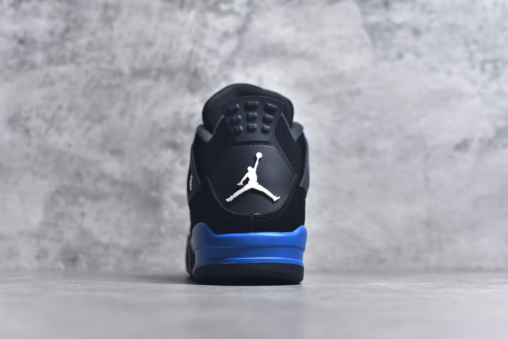 图片[5]-#Air Jordan AJ4 Retro 耗时半年巨作 全套原纸板楦头开发 调试30余版 确保原汁原味完美呈现四代版型 一比一鞋头弧度高度趴度鞋身弧度 此版本只针对中端市场 皮料材质有所更替 其他数据细节工艺流程均保持公司一致 细节品控鞋型随意秒杀市面3XX 4XX 原厂TPU网格鞋带扣 正确内里网布 菱角分明不变形无多余毛边 柔软性质感一致于原鞋 原厂织唛标 原厂飞人电绣工艺 独家绑鞋带手法 印刷中底布 四线拉帮 米色美纹纸贴合固定 进口港宝加持 后跟自然饱满 全鞋荧光划线卡点 追求极致完美 每一双都是工艺品 多重QC质检 超越公司货的品控标准 实实在在的免检产品 尺码：40 40.5 41 42 42.5 43 44 44.5 45 46 47.5-选品中心