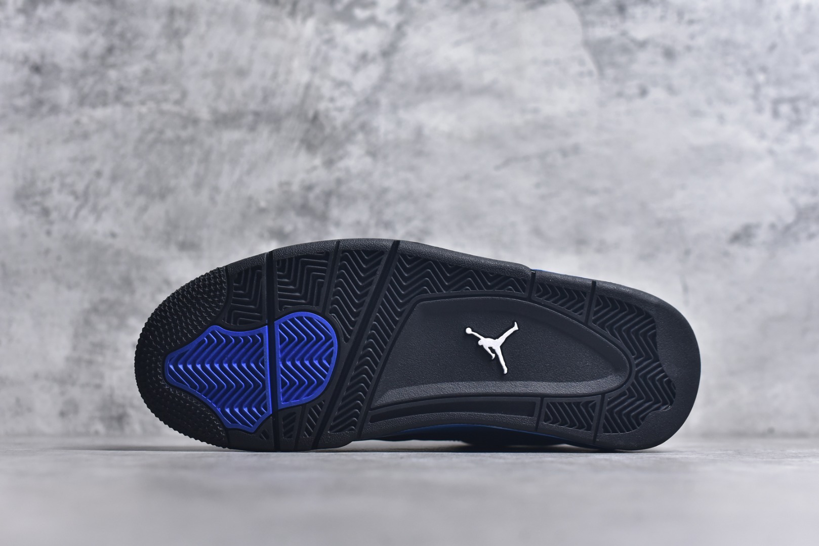 图片[6]-#Air Jordan AJ4 Retro 耗时半年巨作 全套原纸板楦头开发 调试30余版 确保原汁原味完美呈现四代版型 一比一鞋头弧度高度趴度鞋身弧度 此版本只针对中端市场 皮料材质有所更替 其他数据细节工艺流程均保持公司一致 细节品控鞋型随意秒杀市面3XX 4XX 原厂TPU网格鞋带扣 正确内里网布 菱角分明不变形无多余毛边 柔软性质感一致于原鞋 原厂织唛标 原厂飞人电绣工艺 独家绑鞋带手法 印刷中底布 四线拉帮 米色美纹纸贴合固定 进口港宝加持 后跟自然饱满 全鞋荧光划线卡点 追求极致完美 每一双都是工艺品 多重QC质检 超越公司货的品控标准 实实在在的免检产品 尺码：40 40.5 41 42 42.5 43 44 44.5 45 46 47.5-选品中心
