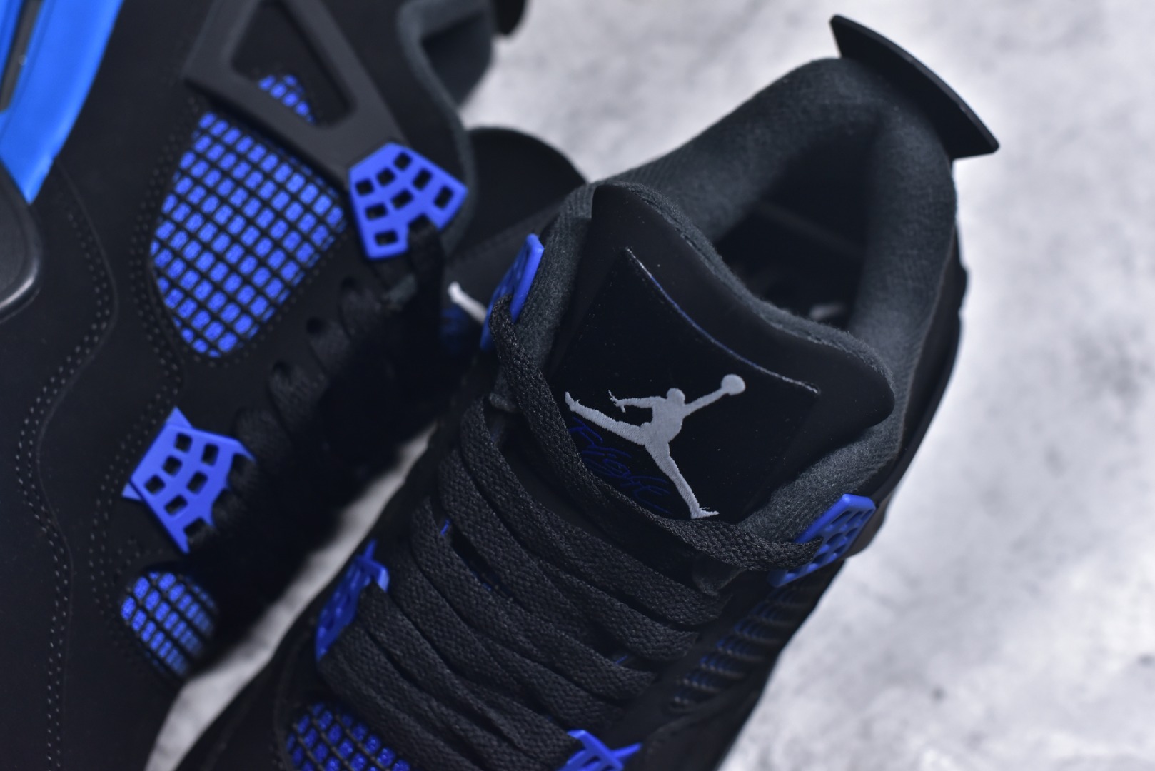 图片[9]-#Air Jordan AJ4 Retro 耗时半年巨作 全套原纸板楦头开发 调试30余版 确保原汁原味完美呈现四代版型 一比一鞋头弧度高度趴度鞋身弧度 此版本只针对中端市场 皮料材质有所更替 其他数据细节工艺流程均保持公司一致 细节品控鞋型随意秒杀市面3XX 4XX 原厂TPU网格鞋带扣 正确内里网布 菱角分明不变形无多余毛边 柔软性质感一致于原鞋 原厂织唛标 原厂飞人电绣工艺 独家绑鞋带手法 印刷中底布 四线拉帮 米色美纹纸贴合固定 进口港宝加持 后跟自然饱满 全鞋荧光划线卡点 追求极致完美 每一双都是工艺品 多重QC质检 超越公司货的品控标准 实实在在的免检产品 尺码：40 40.5 41 42 42.5 43 44 44.5 45 46 47.5-选品中心