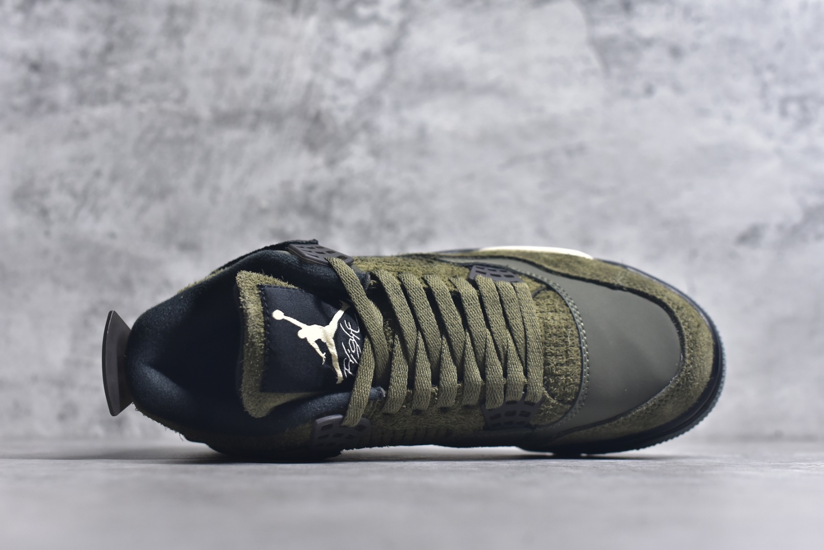 图片[4]-#Air Jordan AJ4 Retro 耗时半年巨作 全套原纸板楦头开发 调试30余版 确保原汁原味完美呈现四代版型 一比一鞋头弧度高度趴度鞋身弧度 此版本只针对中端市场 皮料材质有所更替 其他数据细节工艺流程均保持公司一致 细节品控鞋型随意秒杀市面3XX 4XX 原厂TPU网格鞋带扣 正确内里网布 菱角分明不变形无多余毛边 柔软性质感一致于原鞋 原厂织唛标 原厂飞人电绣工艺 独家绑鞋带手法 印刷中底布 四线拉帮 米色美纹纸贴合固定 进口港宝加持 后跟自然饱满 全鞋荧光划线卡点 追求极致完美 每一双都是工艺品 多重QC质检 超越公司货的品控标准 实实在在的免检产品 尺码：40 40.5 41 42 42.5 43 44 44.5 45 46 47.5-选品中心