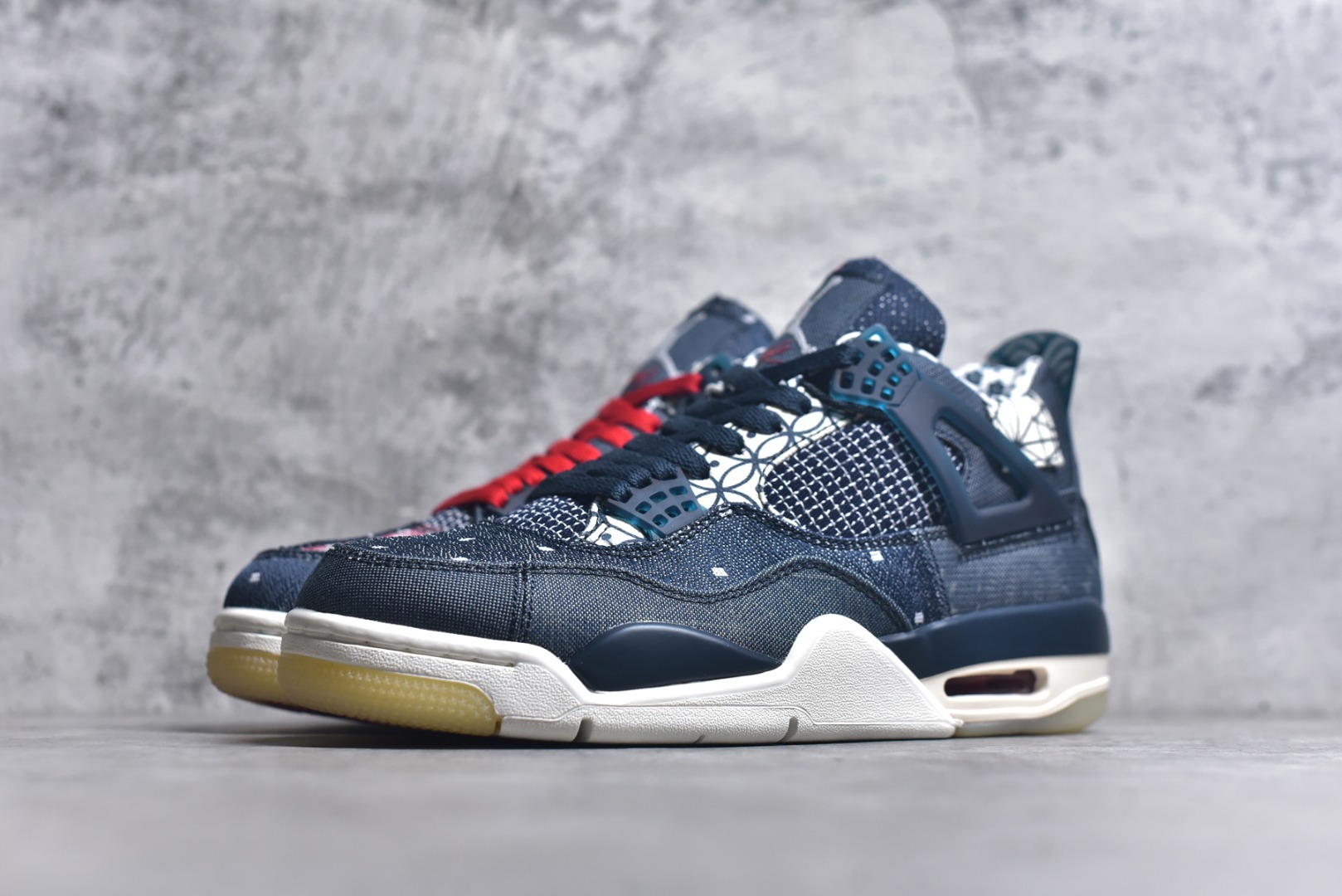 图片[2]-#Air Jordan AJ4 Retro 耗时半年巨作 全套原纸板楦头开发 调试30余版 确保原汁原味完美呈现四代版型 一比一鞋头弧度高度趴度鞋身弧度 此版本只针对中端市场 皮料材质有所更替 其他数据细节工艺流程均保持公司一致 细节品控鞋型随意秒杀市面3XX 4XX 原厂TPU网格鞋带扣 正确内里网布 菱角分明不变形无多余毛边 柔软性质感一致于原鞋 原厂织唛标 原厂飞人电绣工艺 独家绑鞋带手法 印刷中底布 四线拉帮 米色美纹纸贴合固定 进口港宝加持 后跟自然饱满 全鞋荧光划线卡点 追求极致完美 每一双都是工艺品 多重QC质检 超越公司货的品控标准 实实在在的免检产品 尺码：40 40.5 41 42 42.5 43 44 44.5 45 46 47.5-选品中心