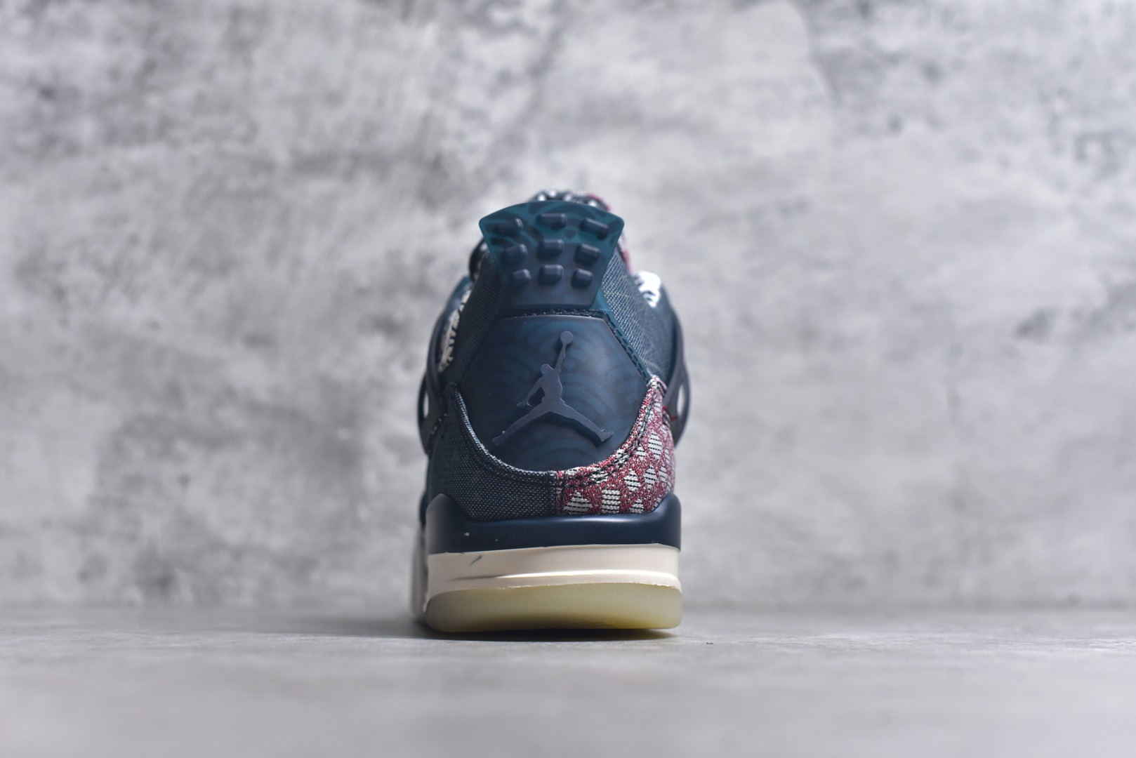 图片[5]-#Air Jordan AJ4 Retro 耗时半年巨作 全套原纸板楦头开发 调试30余版 确保原汁原味完美呈现四代版型 一比一鞋头弧度高度趴度鞋身弧度 此版本只针对中端市场 皮料材质有所更替 其他数据细节工艺流程均保持公司一致 细节品控鞋型随意秒杀市面3XX 4XX 原厂TPU网格鞋带扣 正确内里网布 菱角分明不变形无多余毛边 柔软性质感一致于原鞋 原厂织唛标 原厂飞人电绣工艺 独家绑鞋带手法 印刷中底布 四线拉帮 米色美纹纸贴合固定 进口港宝加持 后跟自然饱满 全鞋荧光划线卡点 追求极致完美 每一双都是工艺品 多重QC质检 超越公司货的品控标准 实实在在的免检产品 尺码：40 40.5 41 42 42.5 43 44 44.5 45 46 47.5-选品中心