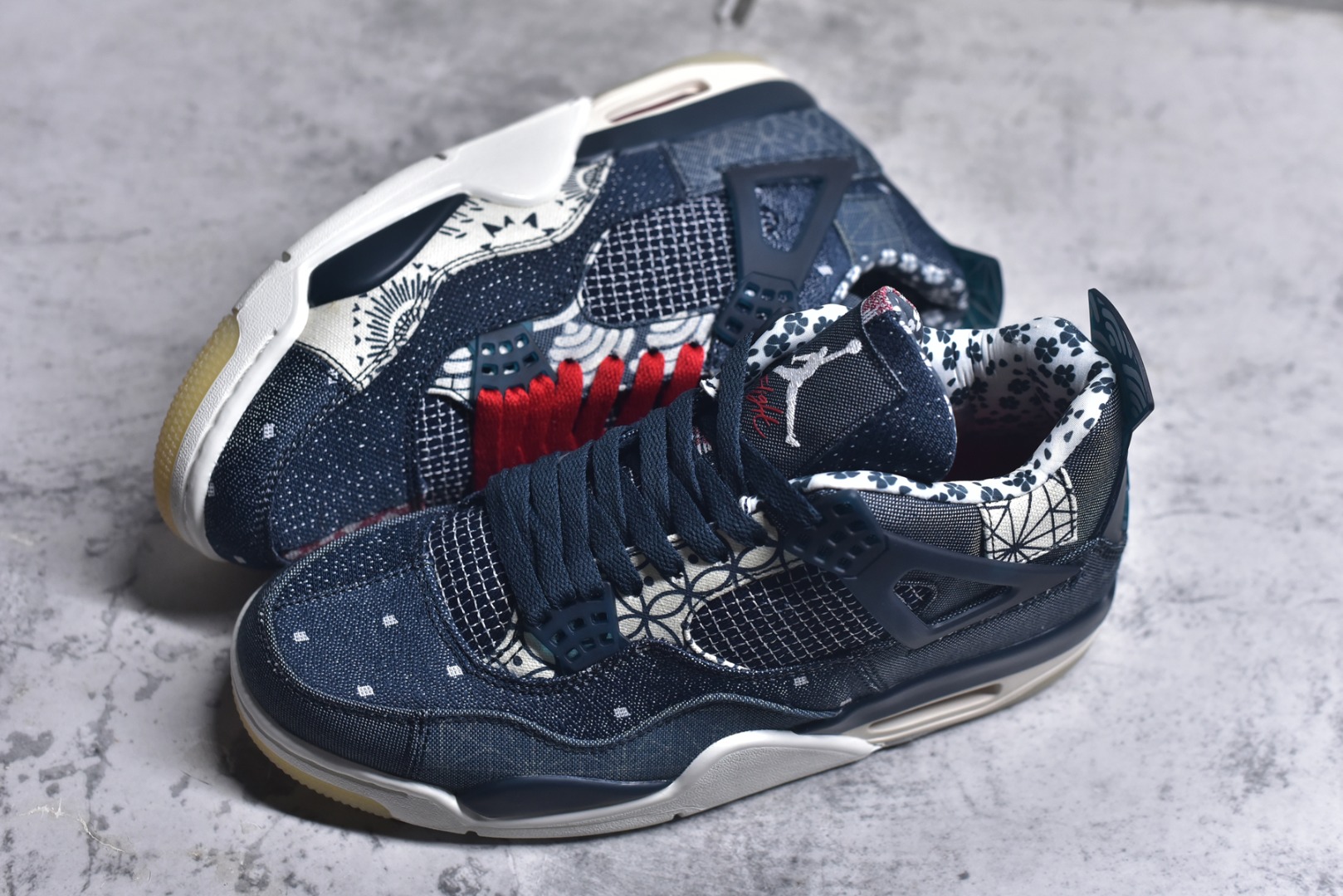 图片[7]-#Air Jordan AJ4 Retro 耗时半年巨作 全套原纸板楦头开发 调试30余版 确保原汁原味完美呈现四代版型 一比一鞋头弧度高度趴度鞋身弧度 此版本只针对中端市场 皮料材质有所更替 其他数据细节工艺流程均保持公司一致 细节品控鞋型随意秒杀市面3XX 4XX 原厂TPU网格鞋带扣 正确内里网布 菱角分明不变形无多余毛边 柔软性质感一致于原鞋 原厂织唛标 原厂飞人电绣工艺 独家绑鞋带手法 印刷中底布 四线拉帮 米色美纹纸贴合固定 进口港宝加持 后跟自然饱满 全鞋荧光划线卡点 追求极致完美 每一双都是工艺品 多重QC质检 超越公司货的品控标准 实实在在的免检产品 尺码：40 40.5 41 42 42.5 43 44 44.5 45 46 47.5-选品中心