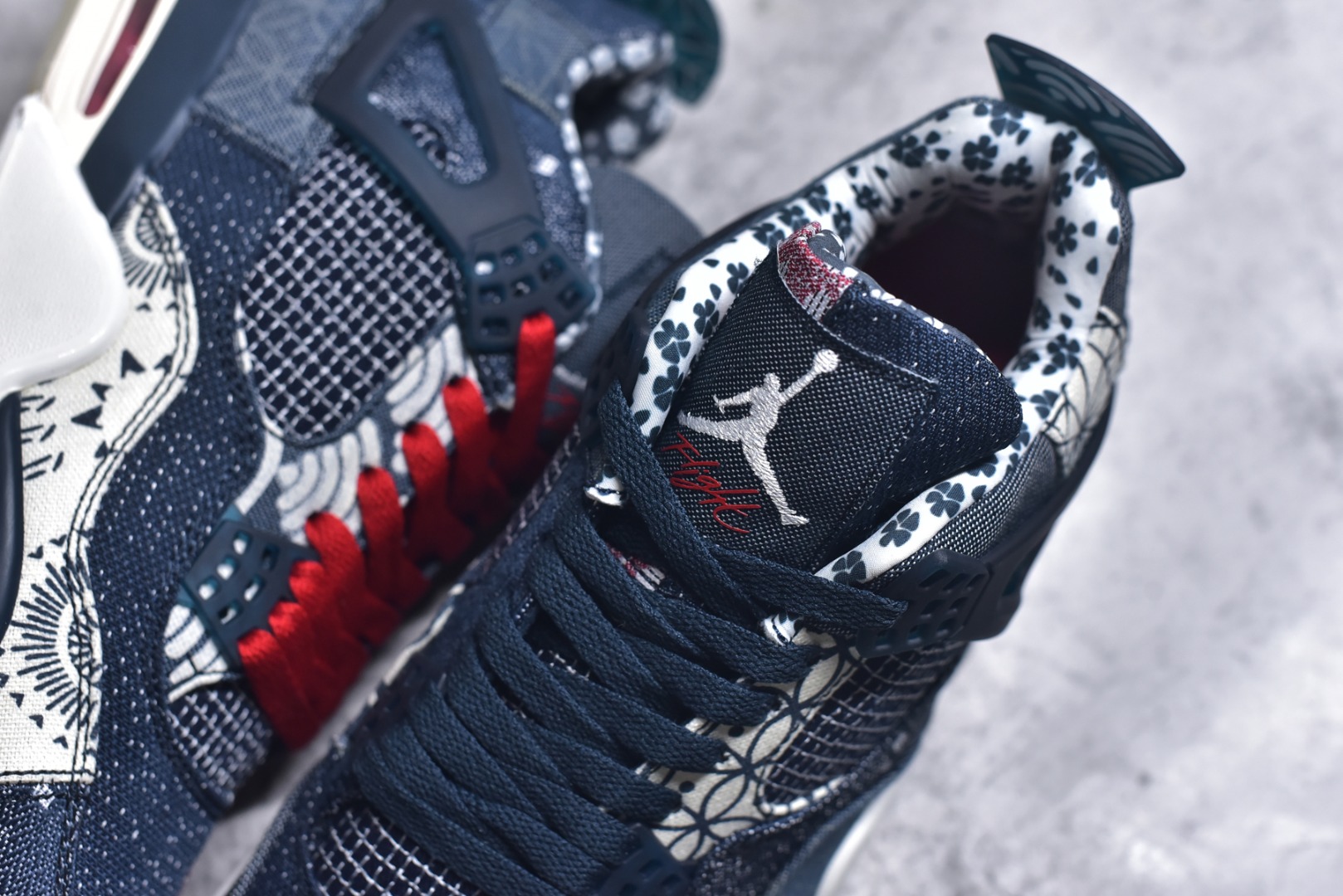 图片[9]-#Air Jordan AJ4 Retro 耗时半年巨作 全套原纸板楦头开发 调试30余版 确保原汁原味完美呈现四代版型 一比一鞋头弧度高度趴度鞋身弧度 此版本只针对中端市场 皮料材质有所更替 其他数据细节工艺流程均保持公司一致 细节品控鞋型随意秒杀市面3XX 4XX 原厂TPU网格鞋带扣 正确内里网布 菱角分明不变形无多余毛边 柔软性质感一致于原鞋 原厂织唛标 原厂飞人电绣工艺 独家绑鞋带手法 印刷中底布 四线拉帮 米色美纹纸贴合固定 进口港宝加持 后跟自然饱满 全鞋荧光划线卡点 追求极致完美 每一双都是工艺品 多重QC质检 超越公司货的品控标准 实实在在的免检产品 尺码：40 40.5 41 42 42.5 43 44 44.5 45 46 47.5-选品中心
