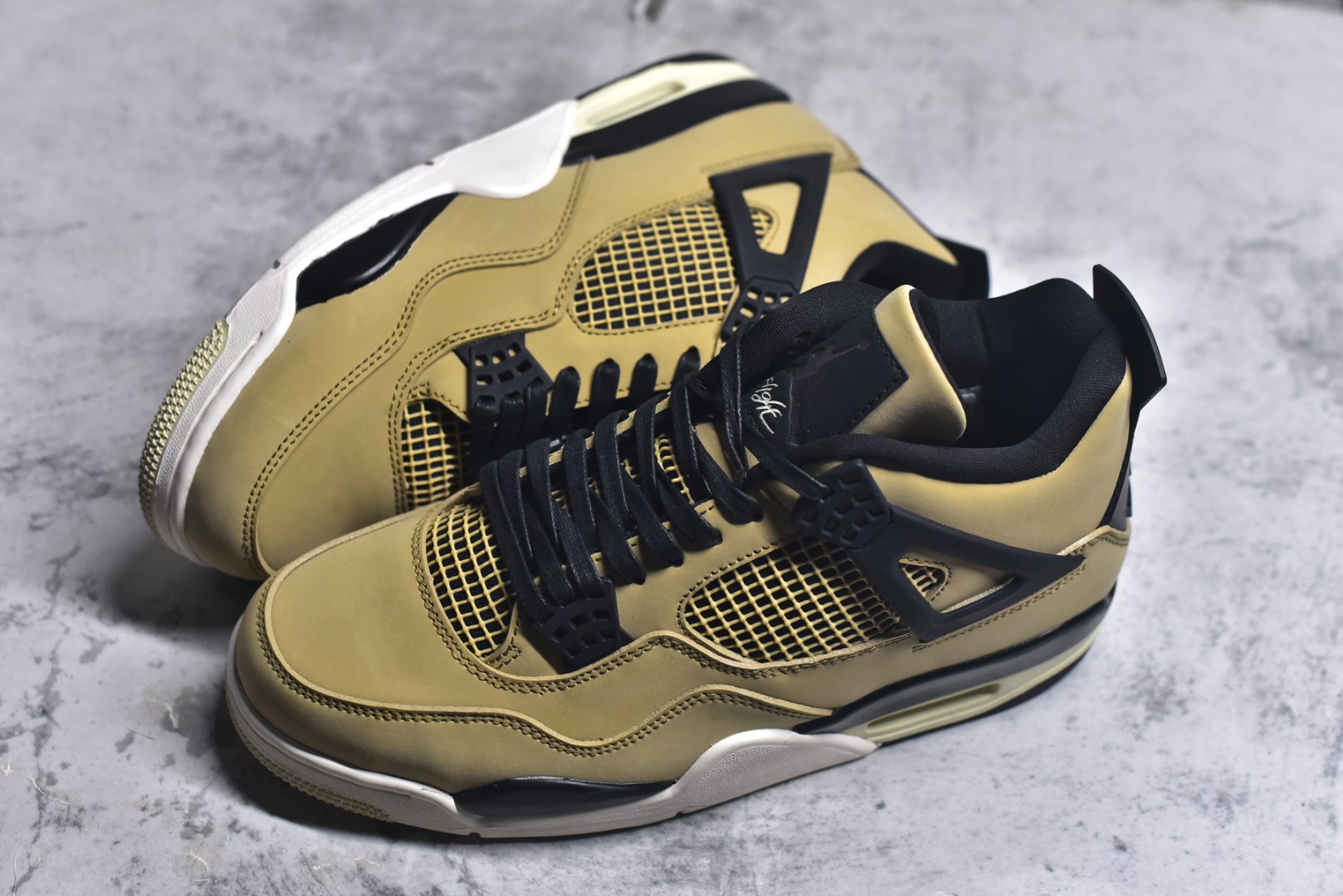 图片[7]-#Air Jordan AJ4 Retro 耗时半年巨作 全套原纸板楦头开发 调试30余版 确保原汁原味完美呈现四代版型 一比一鞋头弧度高度趴度鞋身弧度 此版本只针对中端市场 皮料材质有所更替 其他数据细节工艺流程均保持公司一致 细节品控鞋型随意秒杀市面3XX 4XX 原厂TPU网格鞋带扣 正确内里网布 菱角分明不变形无多余毛边 柔软性质感一致于原鞋 原厂织唛标 原厂飞人电绣工艺 独家绑鞋带手法 印刷中底布 四线拉帮 米色美纹纸贴合固定 进口港宝加持 后跟自然饱满 全鞋荧光划线卡点 追求极致完美 每一双都是工艺品 多重QC质检 超越公司货的品控标准 实实在在的免检产品 尺码：40 40.5 41 42 42.5 43 44 44.5 45 46 47.5-选品中心
