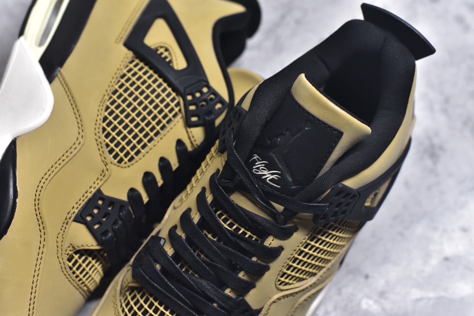 图片[9]-#Air Jordan AJ4 Retro 耗时半年巨作 全套原纸板楦头开发 调试30余版 确保原汁原味完美呈现四代版型 一比一鞋头弧度高度趴度鞋身弧度 此版本只针对中端市场 皮料材质有所更替 其他数据细节工艺流程均保持公司一致 细节品控鞋型随意秒杀市面3XX 4XX 原厂TPU网格鞋带扣 正确内里网布 菱角分明不变形无多余毛边 柔软性质感一致于原鞋 原厂织唛标 原厂飞人电绣工艺 独家绑鞋带手法 印刷中底布 四线拉帮 米色美纹纸贴合固定 进口港宝加持 后跟自然饱满 全鞋荧光划线卡点 追求极致完美 每一双都是工艺品 多重QC质检 超越公司货的品控标准 实实在在的免检产品 尺码：40 40.5 41 42 42.5 43 44 44.5 45 46 47.5-选品中心