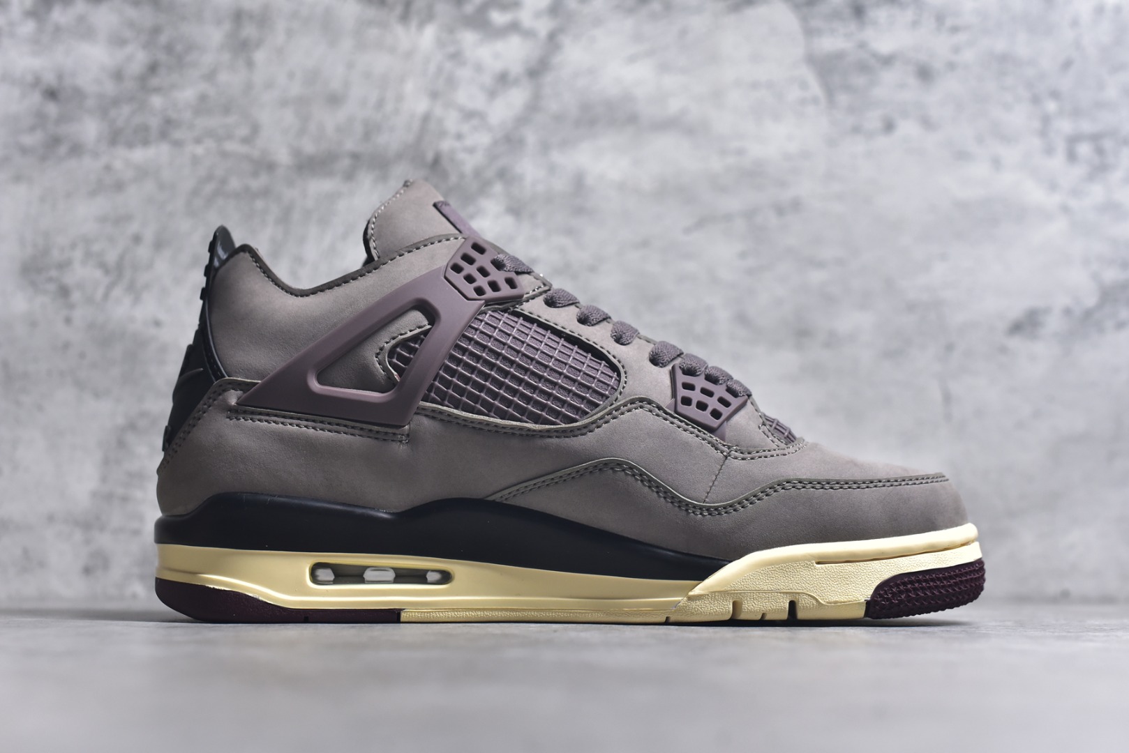 图片[3]-#Air Jordan AJ4 Retro 耗时半年巨作 全套原纸板楦头开发 调试30余版 确保原汁原味完美呈现四代版型 一比一鞋头弧度高度趴度鞋身弧度 此版本只针对中端市场 皮料材质有所更替 其他数据细节工艺流程均保持公司一致 细节品控鞋型随意秒杀市面3XX 4XX 原厂TPU网格鞋带扣 正确内里网布 菱角分明不变形无多余毛边 柔软性质感一致于原鞋 原厂织唛标 原厂飞人电绣工艺 独家绑鞋带手法 印刷中底布 四线拉帮 米色美纹纸贴合固定 进口港宝加持 后跟自然饱满 全鞋荧光划线卡点 追求极致完美 每一双都是工艺品 多重QC质检 超越公司货的品控标准 实实在在的免检产品 尺码：40 40.5 41 42 42.5 43 44 44.5 45 46 47.5-选品中心