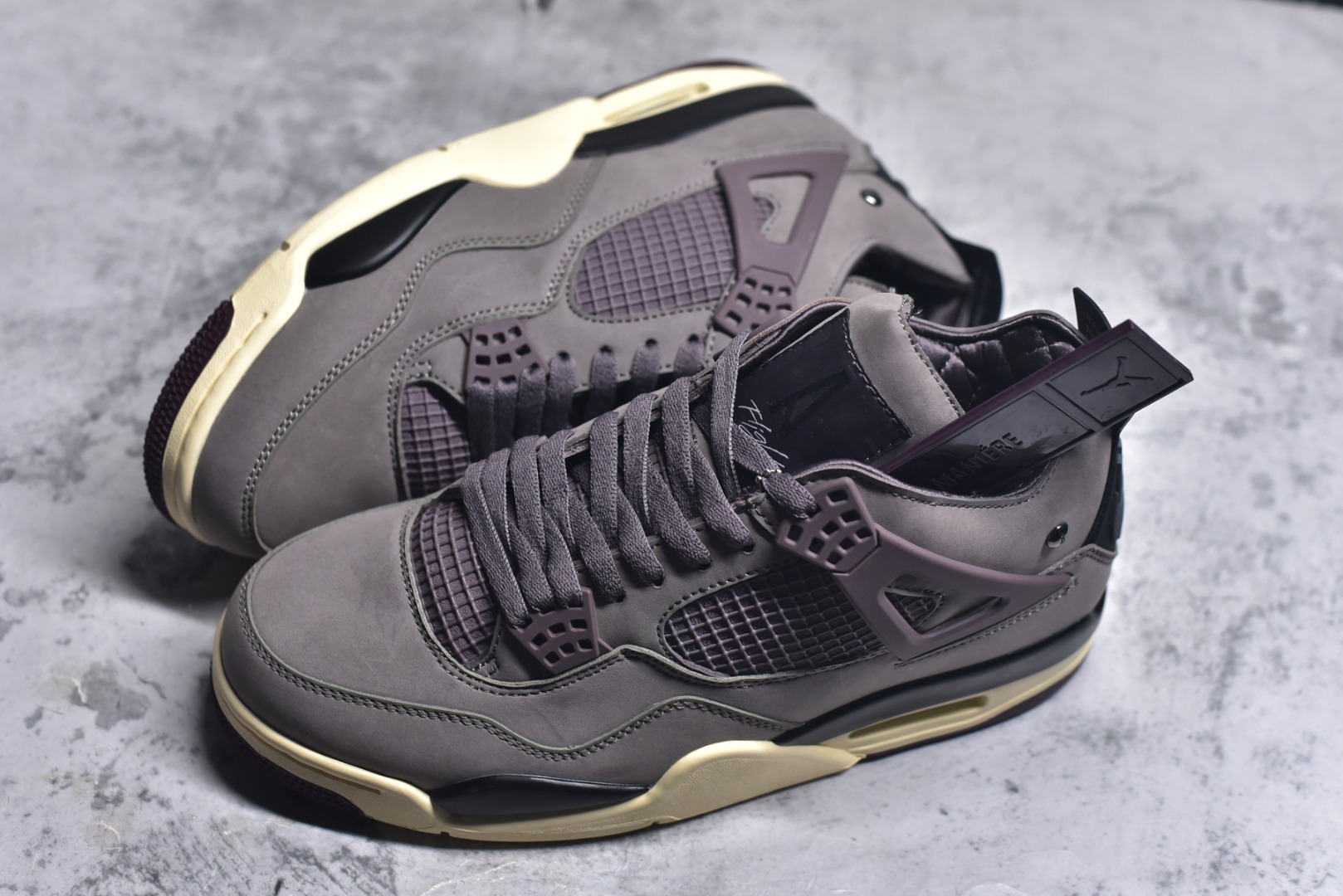 图片[7]-#Air Jordan AJ4 Retro 耗时半年巨作 全套原纸板楦头开发 调试30余版 确保原汁原味完美呈现四代版型 一比一鞋头弧度高度趴度鞋身弧度 此版本只针对中端市场 皮料材质有所更替 其他数据细节工艺流程均保持公司一致 细节品控鞋型随意秒杀市面3XX 4XX 原厂TPU网格鞋带扣 正确内里网布 菱角分明不变形无多余毛边 柔软性质感一致于原鞋 原厂织唛标 原厂飞人电绣工艺 独家绑鞋带手法 印刷中底布 四线拉帮 米色美纹纸贴合固定 进口港宝加持 后跟自然饱满 全鞋荧光划线卡点 追求极致完美 每一双都是工艺品 多重QC质检 超越公司货的品控标准 实实在在的免检产品 尺码：40 40.5 41 42 42.5 43 44 44.5 45 46 47.5-选品中心