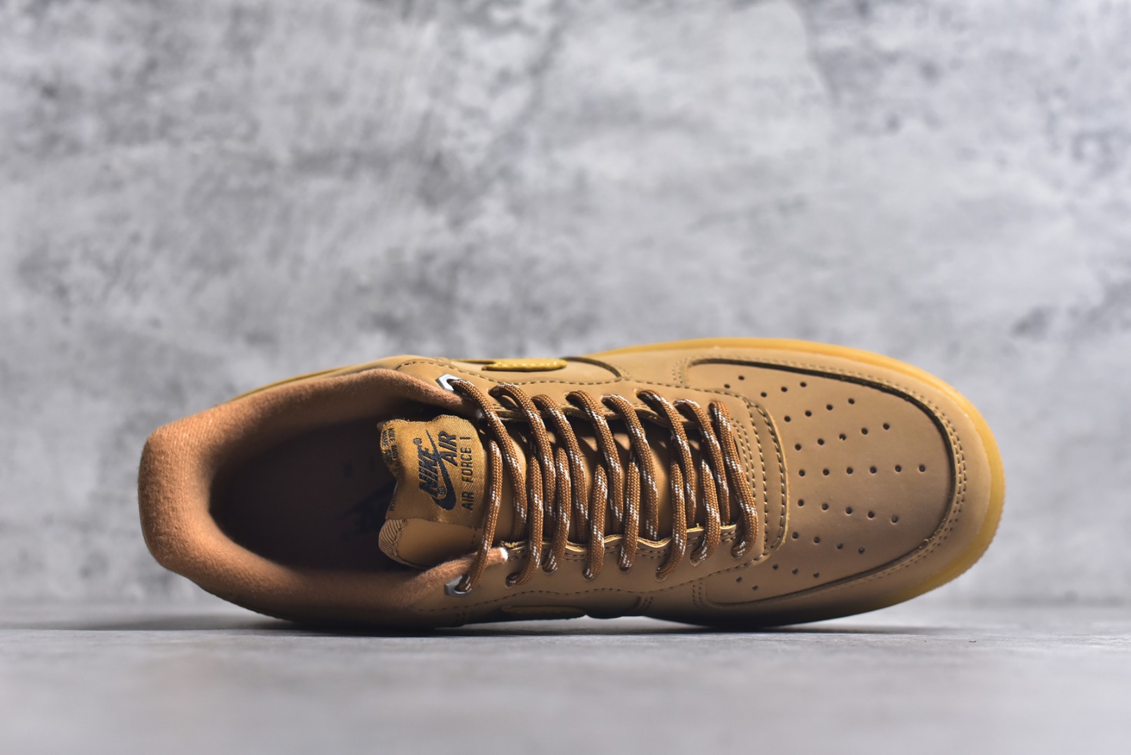 图片[4]-#NK Air Force 1 Low 07 LV8 \”Wheat Flax\” 空军一号低帮 小麦色 CJ9179-200 奥莱zp订单 直播间399 499一样的东西 帮你省钱 柔软、弹性十足的缓震性能和出色的中底设计 横跨复古与现代的外型结合 造就出风靡全球三十多年的Force 1 直到今天还深受青睐 尺码：35.5 36 36.5 37.5 38 38.5 39 40 40.5 41 42 42.5 43 44 44.5 45 46 47.5-选品中心
