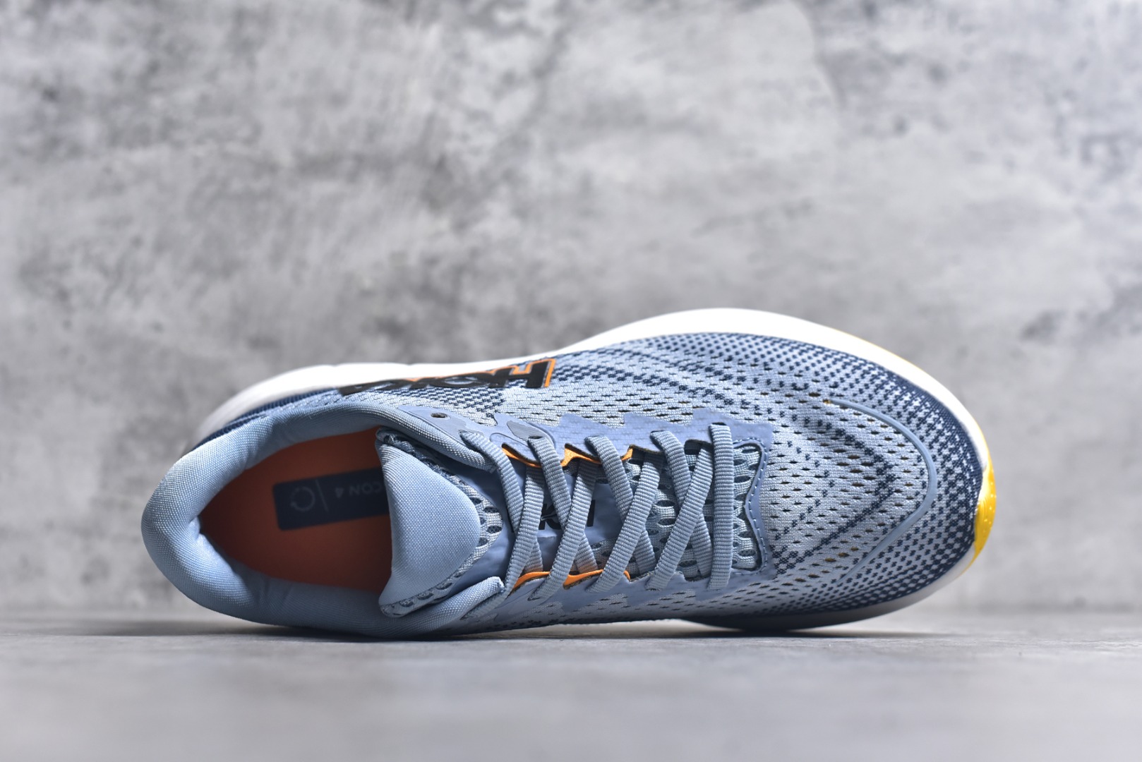图片[4]-#HOKA ONE ONE RINCON 4 舒适防滑耐磨低帮休闲跑步鞋 Rincon 4 是一款日常训练用的跑步鞋，踩上去的感觉很结实。它适合中短距离跑步，但如果您习惯于稍硬的感觉，也可以用于长距离跑步。但它的速度不够快，不能作为速度训练鞋，也不够柔软，不能作为恢复训练鞋，日常里程跑才是它的优势所在。如果您想尝试 Hoka 跑鞋，又想享受极具竞争力的价格，那就试试这款鞋吧。尺码：36 36.5 37.5 38 38.5 39 40 40.5 41 42 42.5 43 44 44.5 45-选品中心