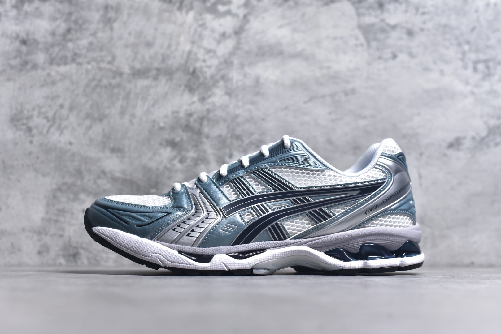#Asics Gel-Kayano K14 亚瑟士系列复古舒适织物合成革减震防滑耐磨低帮休闲跑步鞋 市场顶级版本 原装纸板楦头开发 独家私模五层组合大底 原厂定制缓震硅胶加持 原盒原配 官方四联吊牌 一比一同步原鞋工艺和用料 鞋面原厂“三明治”多层网布 区别其他同价版本 鞋垫采用原厂OrthoLite欧索莱材质 非普通海玻璃鞋垫 后跟一样采用了GEL缓震胶 整体系列设计非常的科技感 锻炼跑步的同时让你一样时尚百搭 尺码：36 37 37.5 38 39 39.5 40 40.5 41.5 42 42.5 43.5 44 44.5 45 46-选品中心