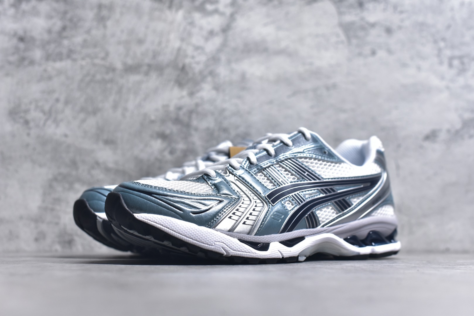 图片[2]-#Asics Gel-Kayano K14 亚瑟士系列复古舒适织物合成革减震防滑耐磨低帮休闲跑步鞋 市场顶级版本 原装纸板楦头开发 独家私模五层组合大底 原厂定制缓震硅胶加持 原盒原配 官方四联吊牌 一比一同步原鞋工艺和用料 鞋面原厂“三明治”多层网布 区别其他同价版本 鞋垫采用原厂OrthoLite欧索莱材质 非普通海玻璃鞋垫 后跟一样采用了GEL缓震胶 整体系列设计非常的科技感 锻炼跑步的同时让你一样时尚百搭 尺码：36 37 37.5 38 39 39.5 40 40.5 41.5 42 42.5 43.5 44 44.5 45 46-选品中心