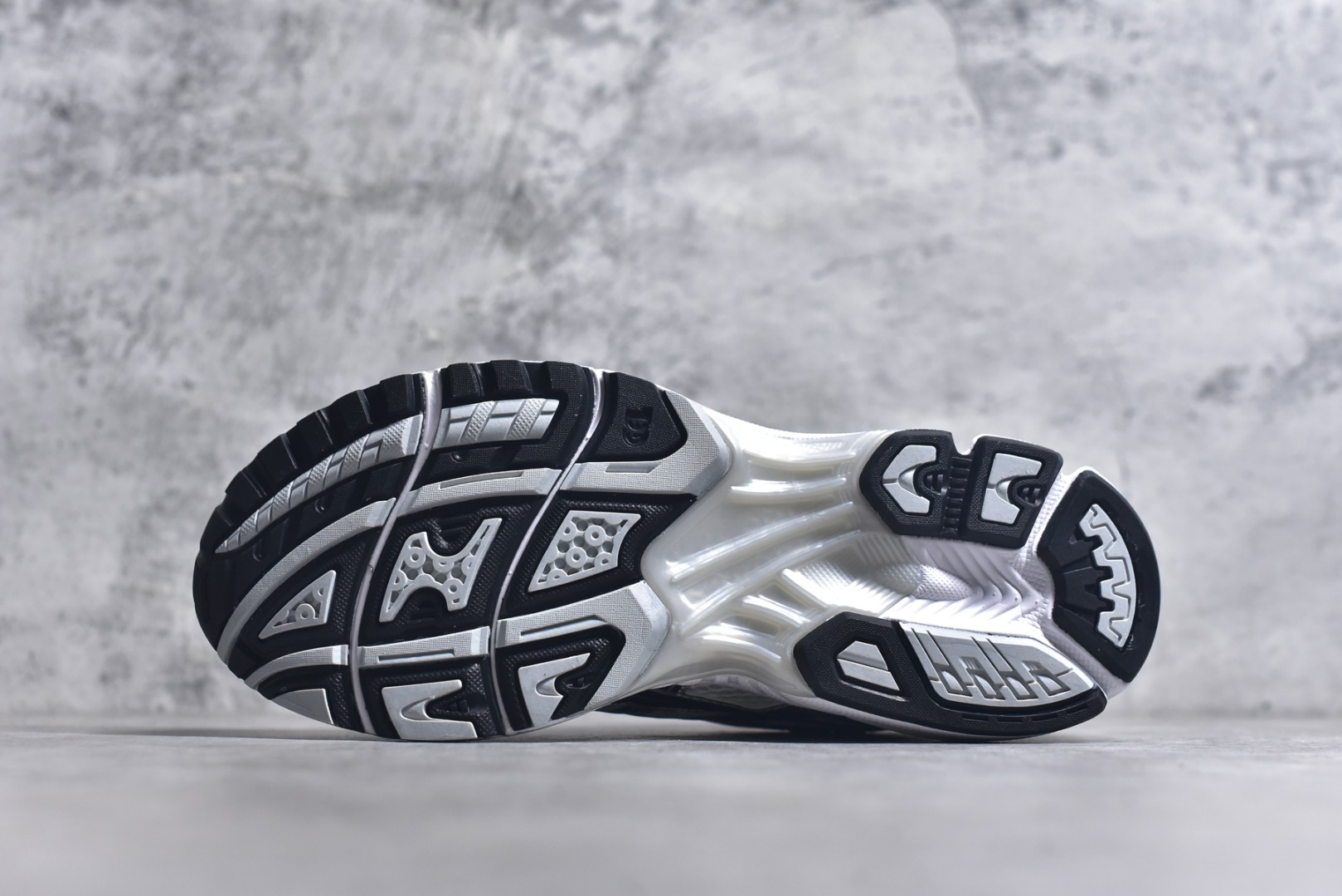 图片[6]-#Asics Gel-Kayano K14 亚瑟士系列复古舒适织物合成革减震防滑耐磨低帮休闲跑步鞋 市场顶级版本 原装纸板楦头开发 独家私模五层组合大底 原厂定制缓震硅胶加持 原盒原配 官方四联吊牌 一比一同步原鞋工艺和用料 鞋面原厂“三明治”多层网布 区别其他同价版本 鞋垫采用原厂OrthoLite欧索莱材质 非普通海玻璃鞋垫 后跟一样采用了GEL缓震胶 整体系列设计非常的科技感 锻炼跑步的同时让你一样时尚百搭 尺码：36 37 37.5 38 39 39.5 40 40.5 41.5 42 42.5 43.5 44 44.5 45 46-选品中心