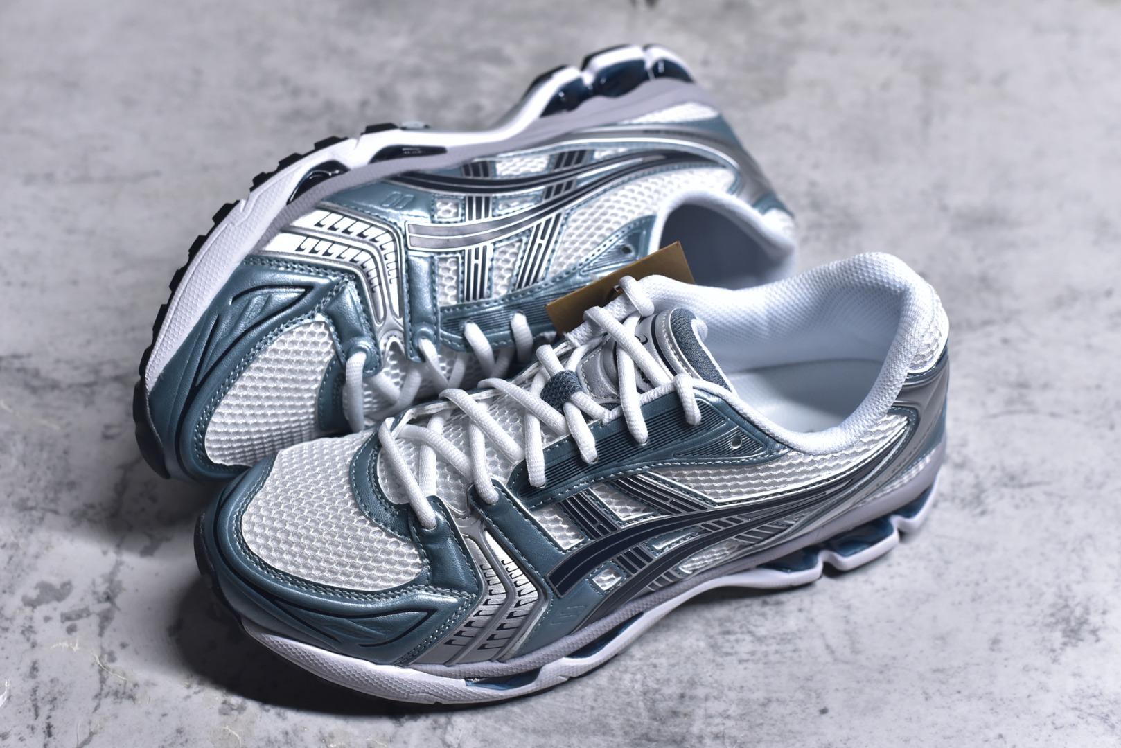 图片[7]-#Asics Gel-Kayano K14 亚瑟士系列复古舒适织物合成革减震防滑耐磨低帮休闲跑步鞋 市场顶级版本 原装纸板楦头开发 独家私模五层组合大底 原厂定制缓震硅胶加持 原盒原配 官方四联吊牌 一比一同步原鞋工艺和用料 鞋面原厂“三明治”多层网布 区别其他同价版本 鞋垫采用原厂OrthoLite欧索莱材质 非普通海玻璃鞋垫 后跟一样采用了GEL缓震胶 整体系列设计非常的科技感 锻炼跑步的同时让你一样时尚百搭 尺码：36 37 37.5 38 39 39.5 40 40.5 41.5 42 42.5 43.5 44 44.5 45 46-选品中心
