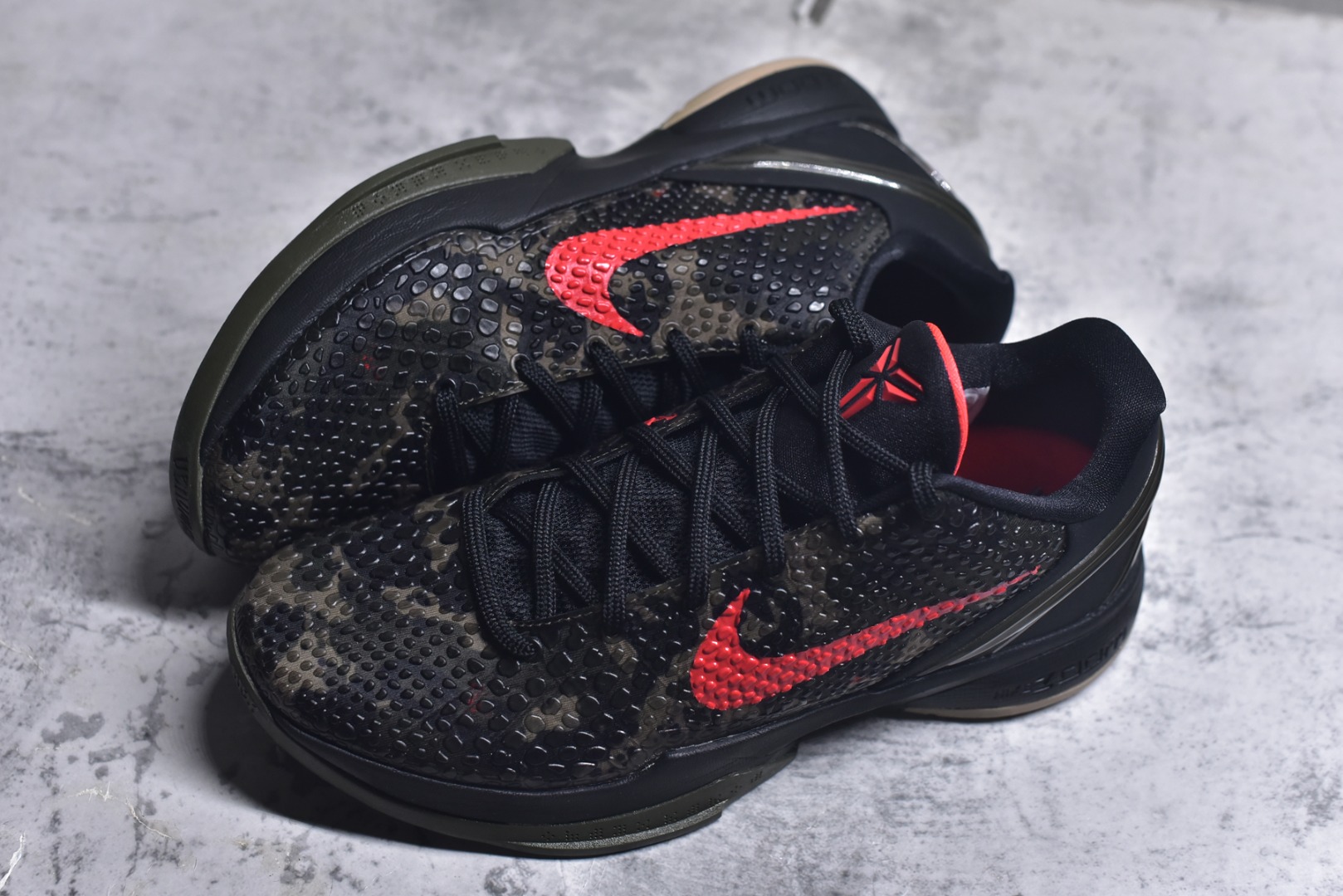 图片[7]-#NK Zoom Kobe 6 Protro 科比六代 军绿迷彩 FQ3546-001 全套原纸板楦头开发 确保原汁原味 完美呈现版型 一比一鞋头弧度高度鞋身弧度 细节品控鞋型完美 原厂TPU网格鞋带扣 正确内里网布 前后气垫加持 信仰绝不减配 全鞋身材料卡色独家定制 SWOOSH 蛇鳞 正确珠光效果（内嵌珍珠粉）独家前掌Zoom Turbo 后掌马蹄Zoom缓震 内置全真动态飞线 独家复刻U型缓震垫带独立钢印 十年情怀 这里完美落地 偏小半码 尺码：40 40.5 41 42 42.5 43 44 44.5 45 46 47.5 48.5-选品中心