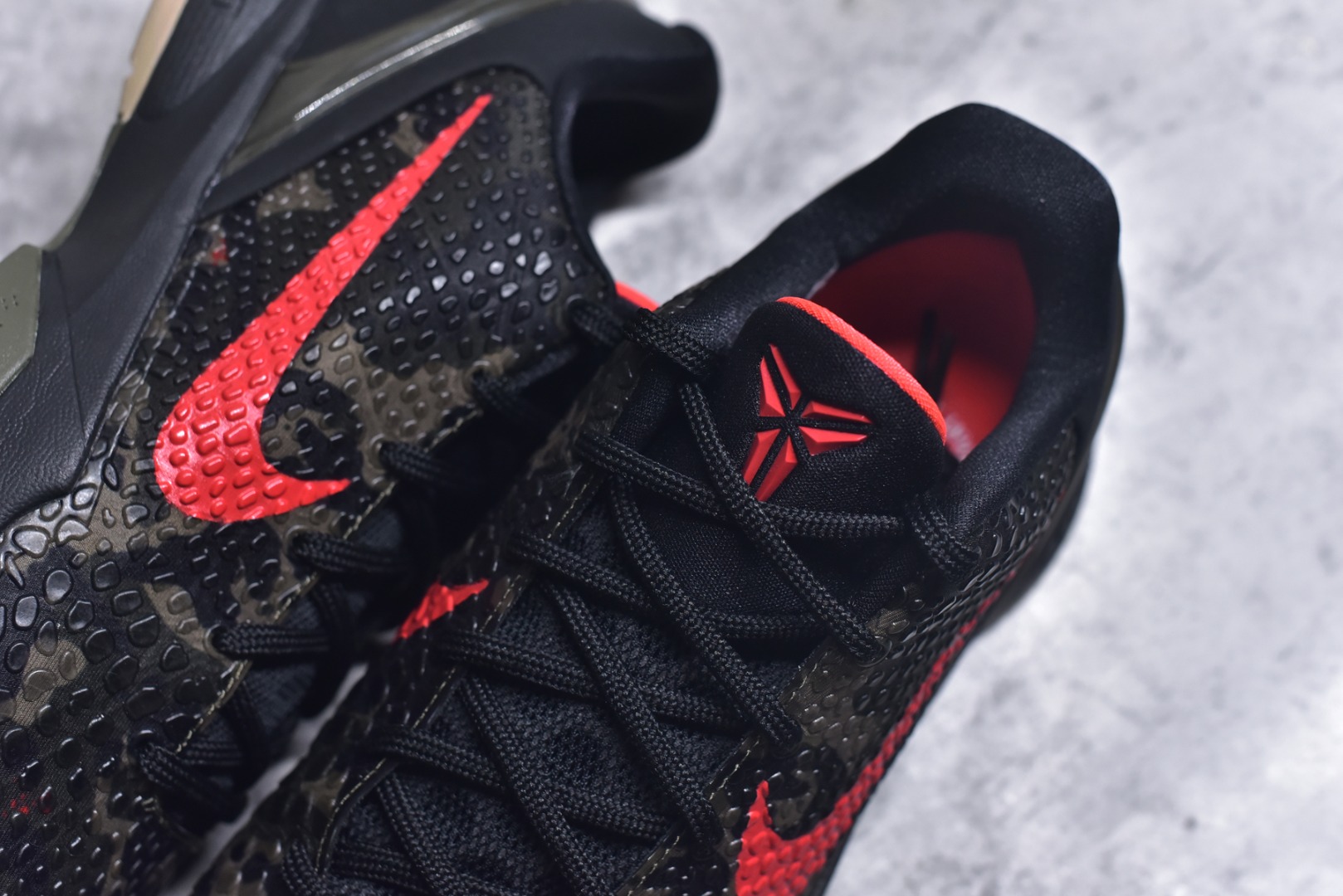 图片[9]-#NK Zoom Kobe 6 Protro 科比六代 军绿迷彩 FQ3546-001 全套原纸板楦头开发 确保原汁原味 完美呈现版型 一比一鞋头弧度高度鞋身弧度 细节品控鞋型完美 原厂TPU网格鞋带扣 正确内里网布 前后气垫加持 信仰绝不减配 全鞋身材料卡色独家定制 SWOOSH 蛇鳞 正确珠光效果（内嵌珍珠粉）独家前掌Zoom Turbo 后掌马蹄Zoom缓震 内置全真动态飞线 独家复刻U型缓震垫带独立钢印 十年情怀 这里完美落地 偏小半码 尺码：40 40.5 41 42 42.5 43 44 44.5 45 46 47.5 48.5-选品中心
